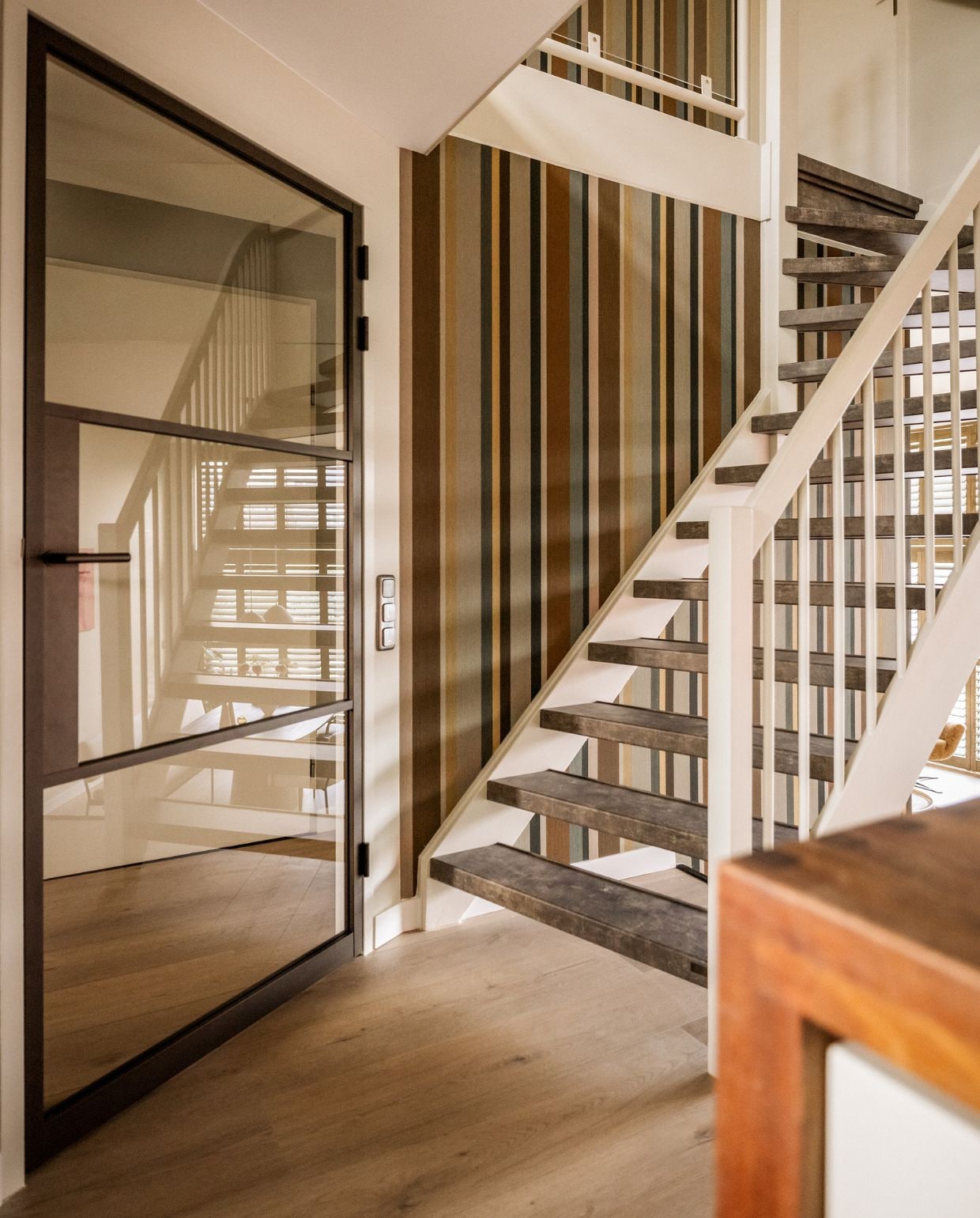 Weer verliefd op je huis aflevering 2 seizoen 23 2025, stylist Fietje in Schiedam, deur naar de hal Weer verliefd op je huis aflevering 2 seizoen 23 2025 | styling Fietje Bruijn | fotografie Sonja Velda