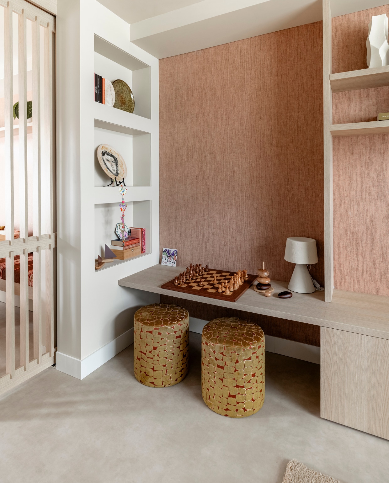 vtwonen Weer verliefd op je huis aflevering 3 seizoen 23 2025, stylist Liza in Haarlem, schaakhoek vtwonen Weer verliefd op je huis aflevering 3 seizoen 23 2025 | styling Liza Wassenaar | fotografie Margriet Hoekstra