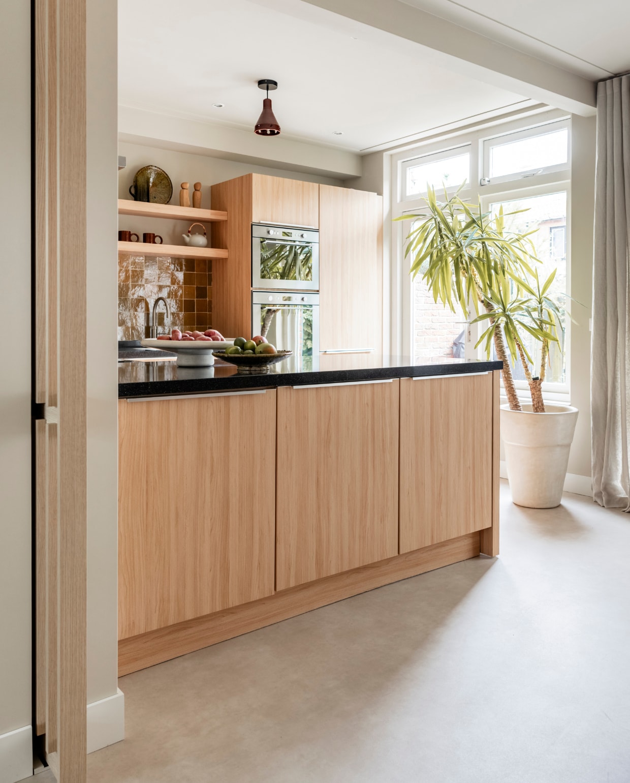 vtwonen Weer verliefd op je huis aflevering 3 seizoen 23 2025, stylist Liza in Haarlem, keuken vtwonen Weer verliefd op je huis aflevering 3 seizoen 23 2025 | styling Liza Wassenaar | fotografie Margriet Hoekstra