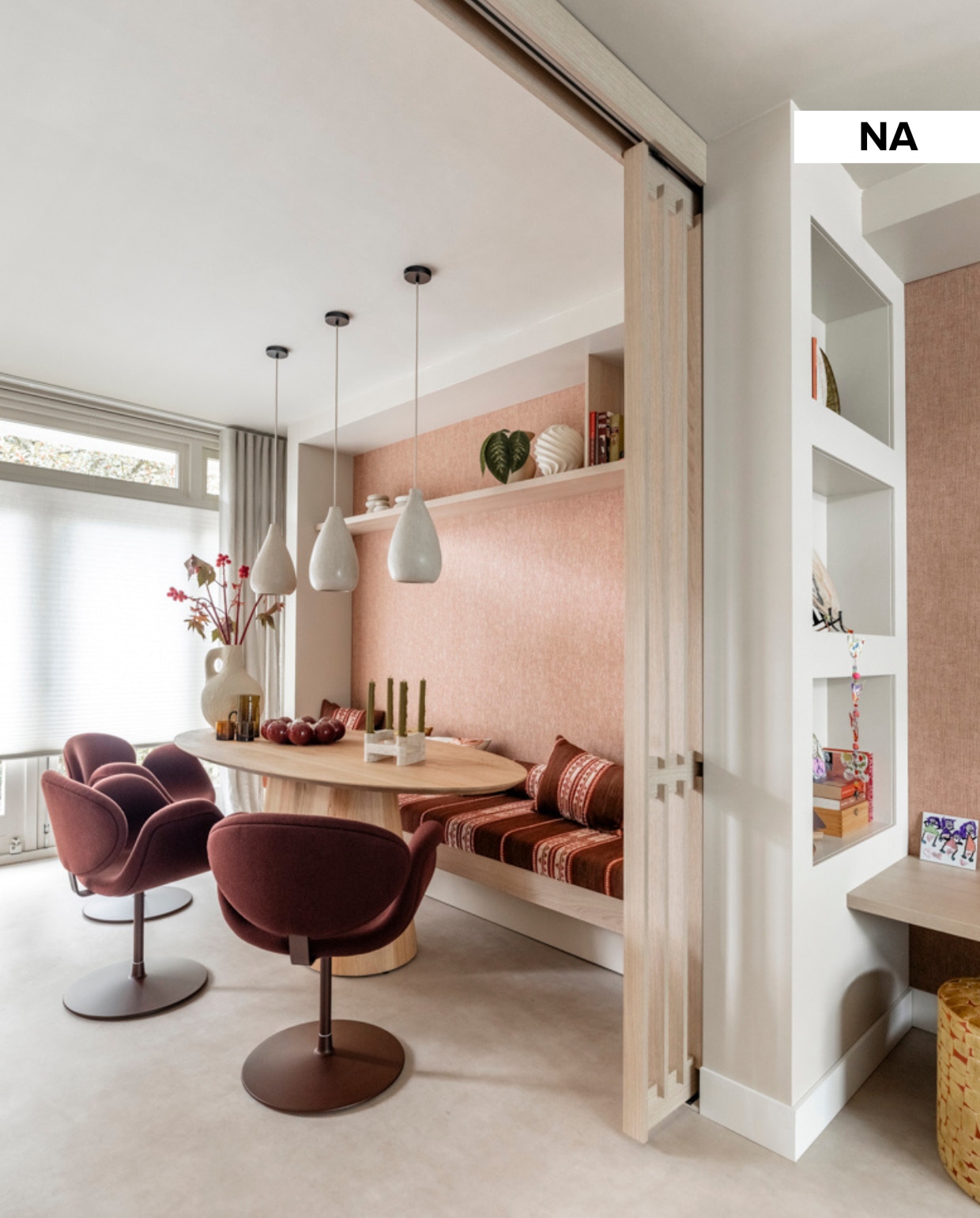 vtwonen Weer verliefd op je huis aflevering 3 seizoen 23 2025, stylist Liza in Haarlem, eethoek na de make-over vtwonen Weer verliefd op je huis aflevering 3 seizoen 23 2025 | styling Liza Wassenaar | fotografie Margriet Hoekstra