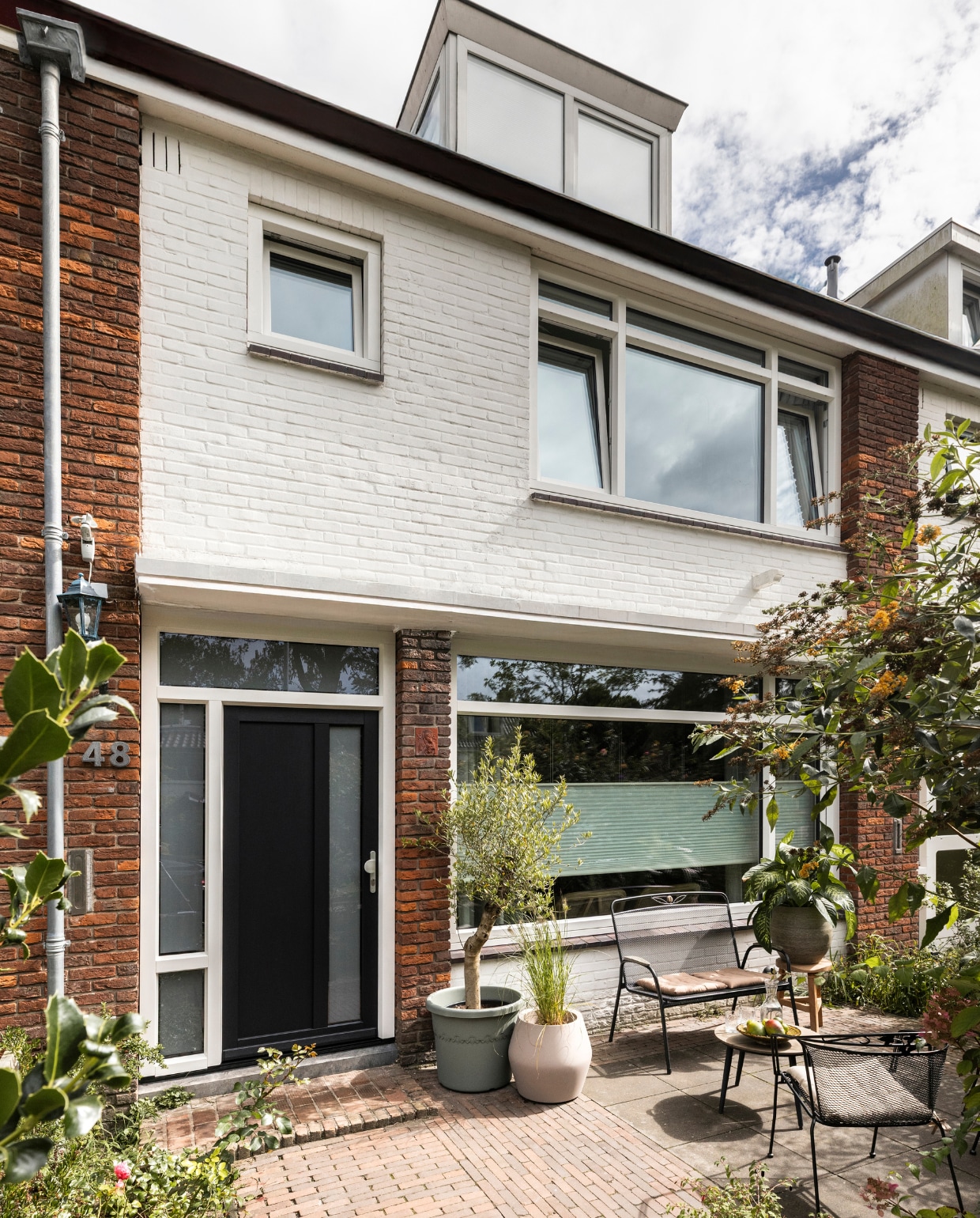 vtwonen Weer verliefd op je huis aflevering 3 seizoen 23 2025, stylist Liza in Haarlem, voortuin vtwonen Weer verliefd op je huis aflevering 3 seizoen 23 2025 | styling Liza Wassenaar | fotografie Margriet Hoekstra
