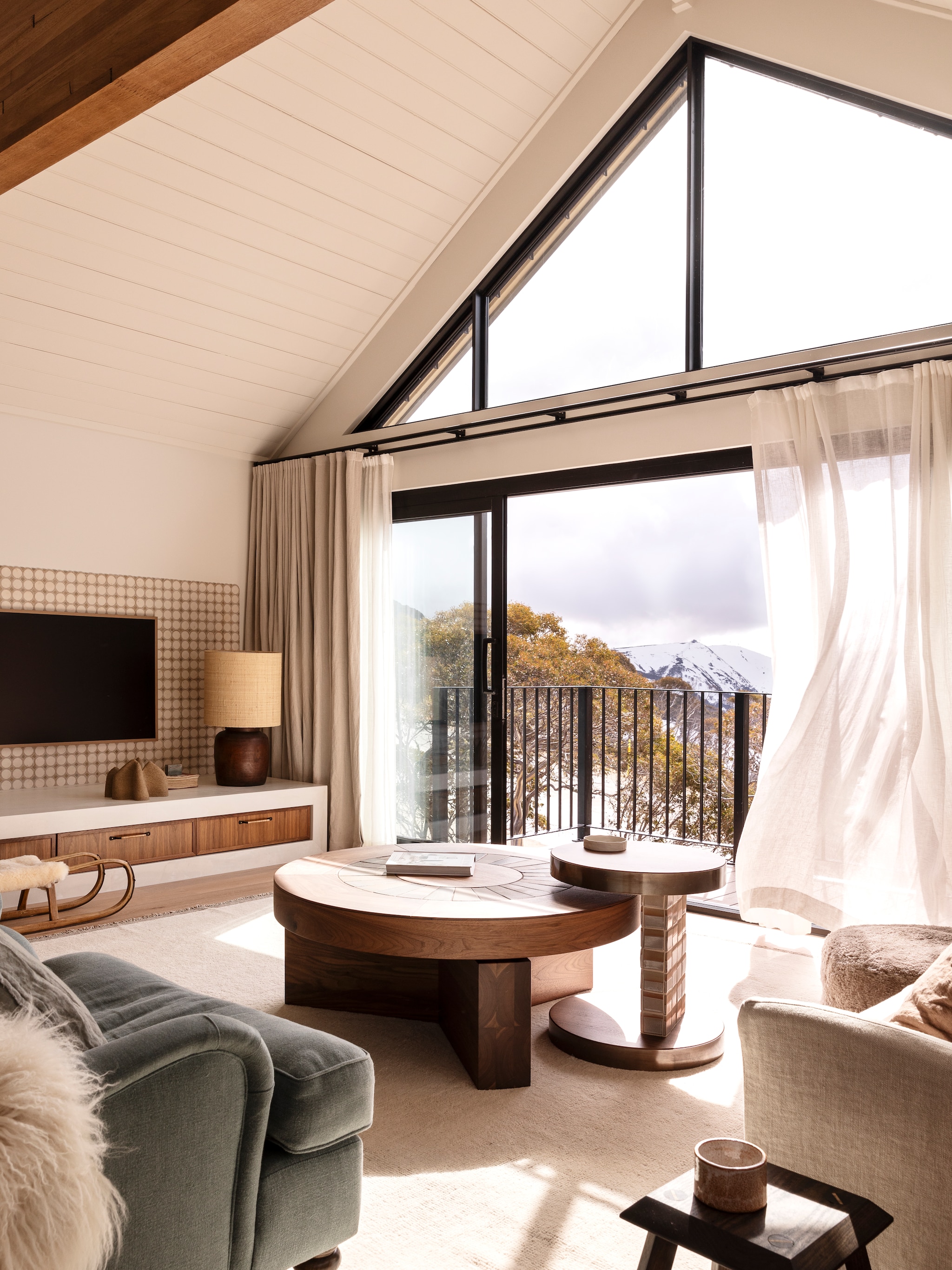 binnenkijken warme deken linnen en hout