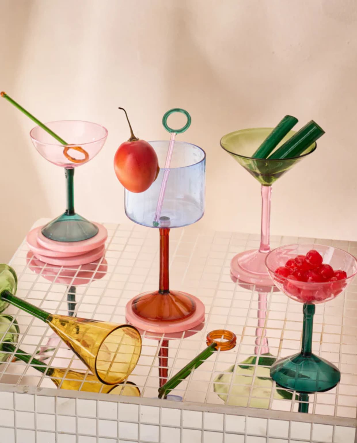Shop op shop.vtwonen.nl: Urban Nature Culture martini cocktail glass, meerkleurig, in cadeauverpakking, set van 2 € 49,99. Urban Nature Culture