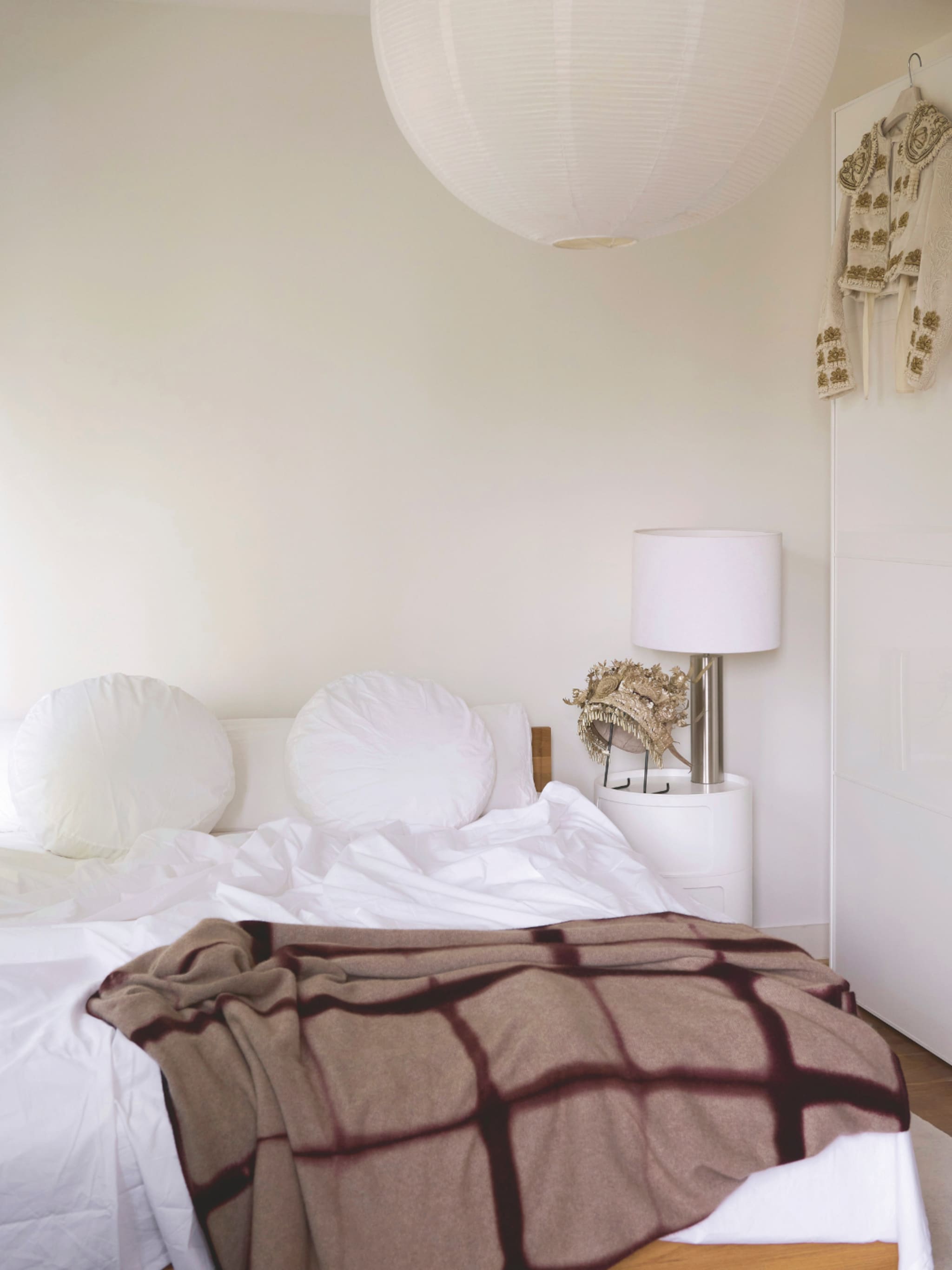 warm minimalisme in de slaapkamer