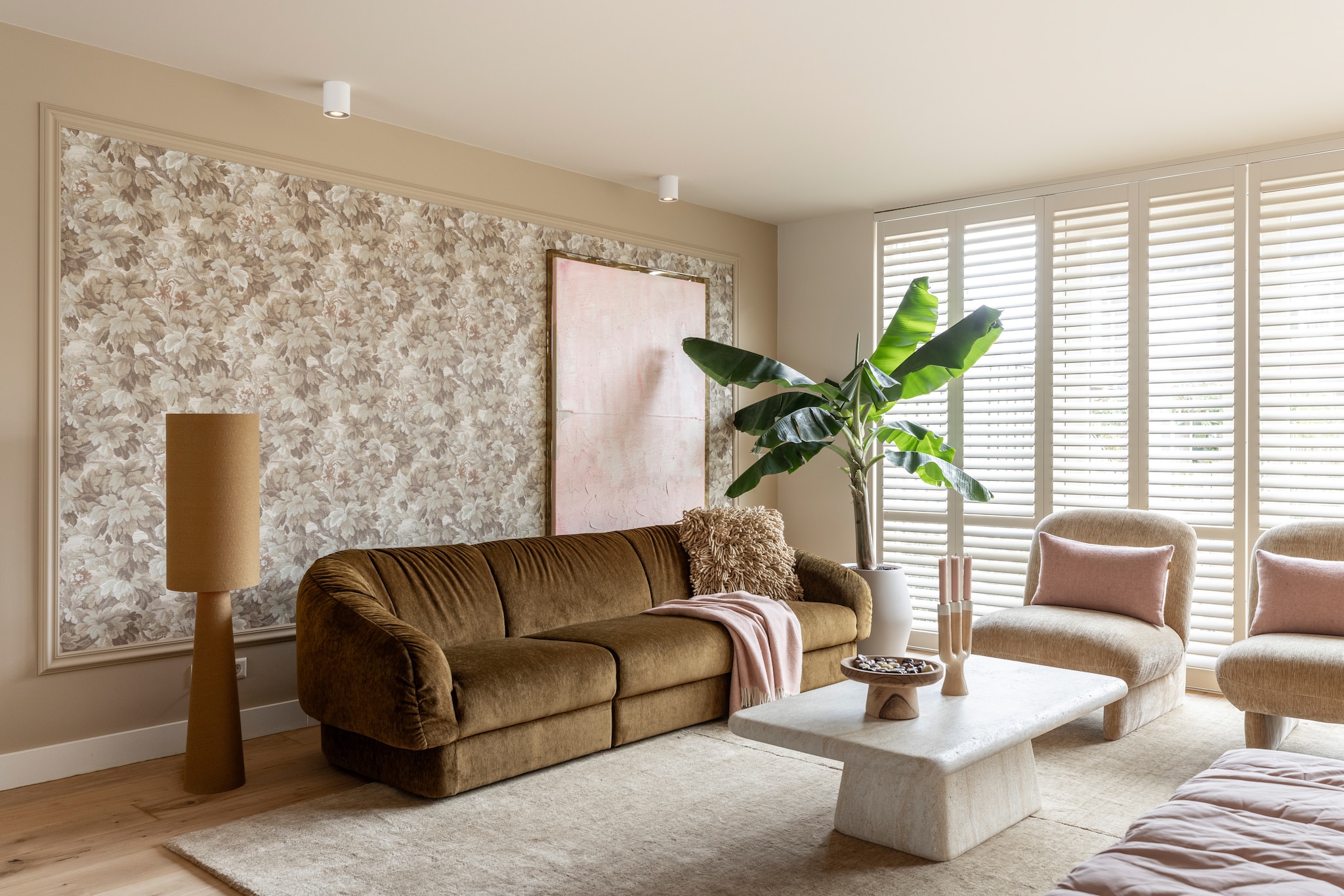 vtwonen Weer verliefd op je huis aflevering 7 seizoen 23 2025, stylist Marianne in Honselersdijk, zitkamer vtwonen Weer verliefd op je huis aflevering 7 seizoen 23 2025 | styling Marianne Luning | fotografie Margriet Hoekstra