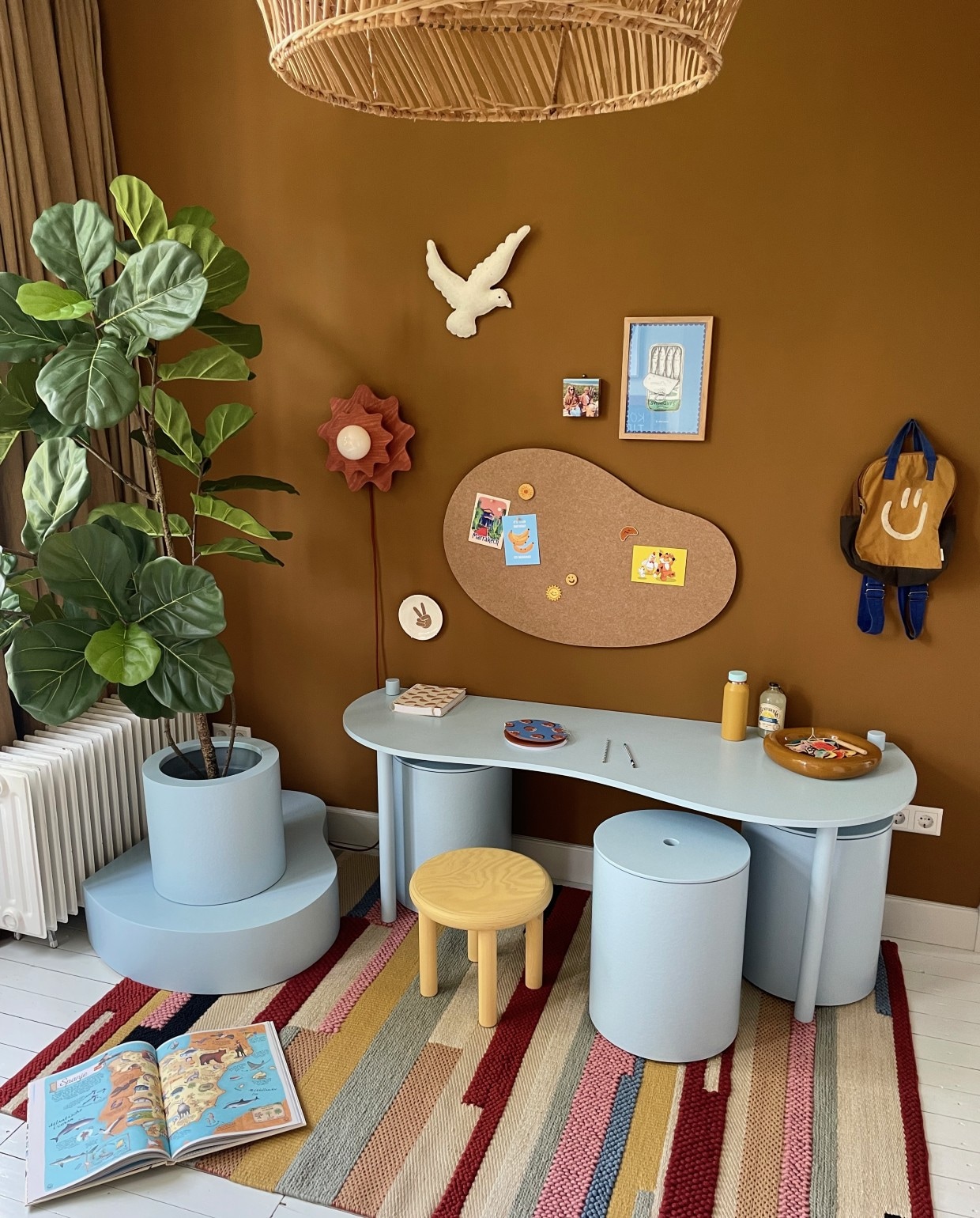 Vintage vondsten in de kinderkamer. Ontwerp meubels: Studio Jes Iken Studio Jes Iken