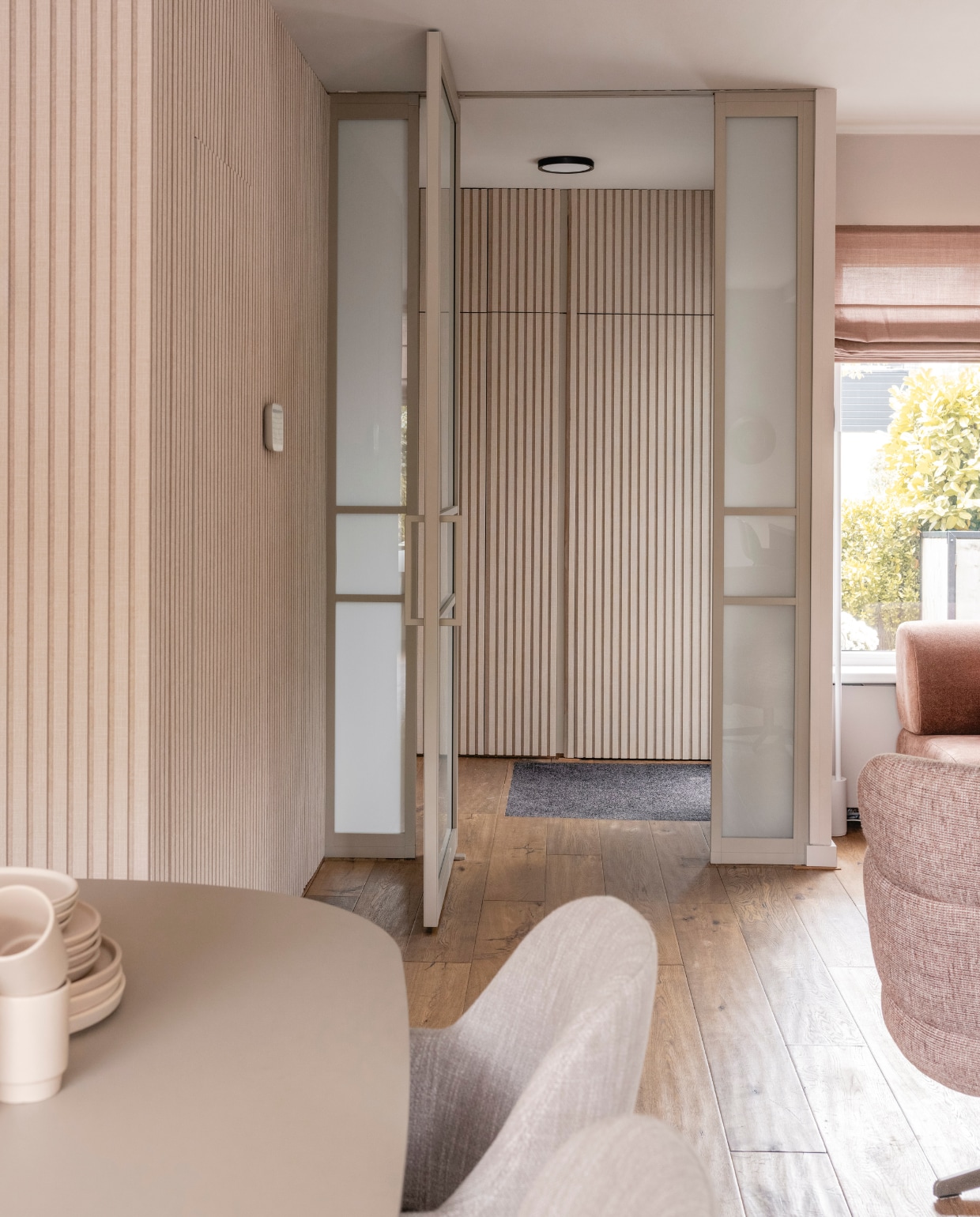 Weer verliefd op je huis aflevering 6 seizoen 23 2025, stylist Fietje in Hoofddorp, hal vtwonen Weer verliefd op je huis aflevering 6 seizoen 23 2025 | styling Fietje Bruijn | fotografie Sonja Velda