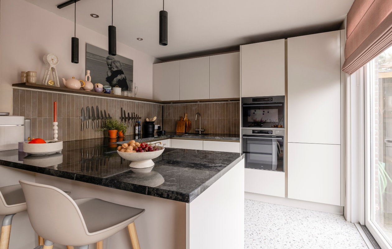 Weer verliefd op je huis aflevering 6 seizoen 23 2025, stylist Fietje in Hoofddorp, keuken Weer verliefd op je huis aflevering 6 seizoen 23 2025 | styling Fietje Bruijn | fotografie Sonja Velda