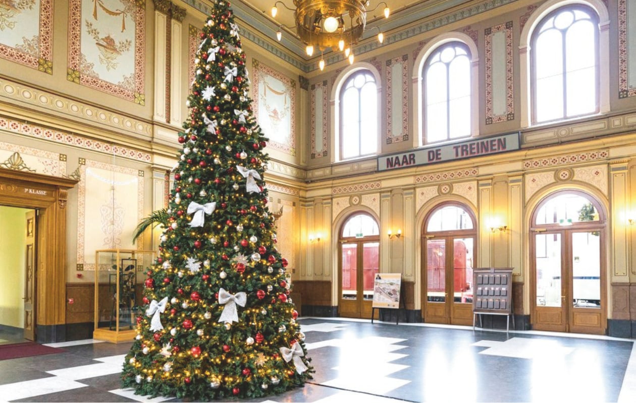 • spoorwegmuseum.nl vtwonen kerst NOW 10-2025 | fotografie Jessie Kamp | productie en tekst Roos Stalpers & Fee van 't Veen