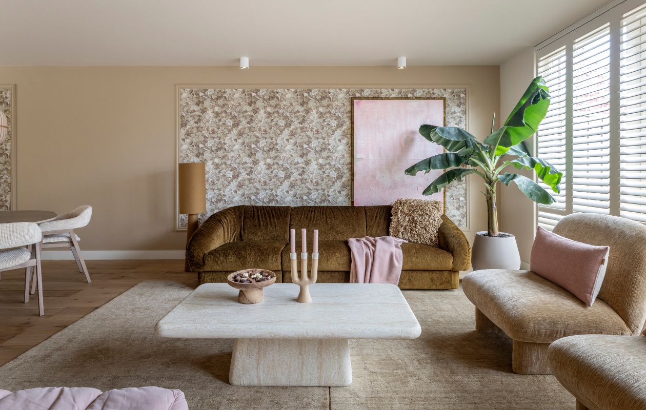 vtwonen Weer verliefd op je huis aflevering 7 seizoen 23 2025, stylist Marianne in Honselersdijk, zitkamer vtwonen Weer verliefd op je huis aflevering 7 seizoen 23 2025 | styling Marianne Luning | fotografie Margriet Hoekstra