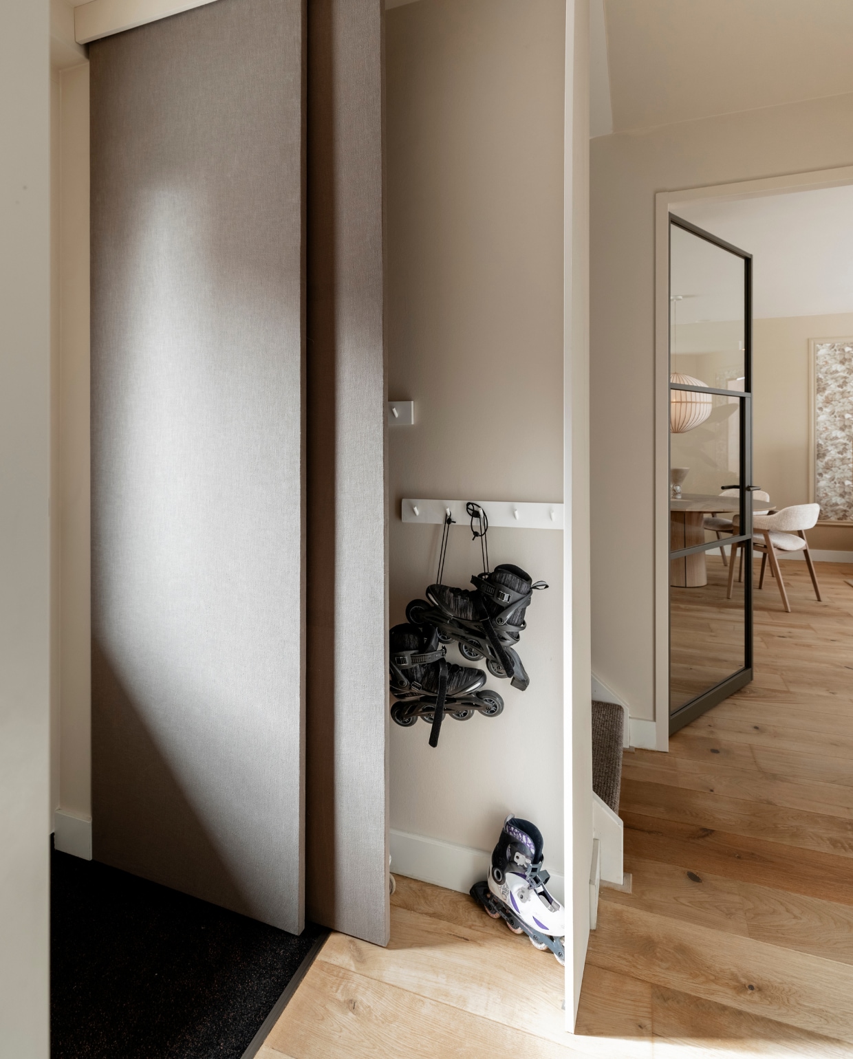 vtwonen Weer verliefd op je huis aflevering 7 seizoen 23 2025, stylist Marianne in Honselersdijk,  hal vtwonen Weer verliefd op je huis aflevering 7 seizoen 23 2025 | styling Marianne Luning | fotografie Margriet Hoekstra