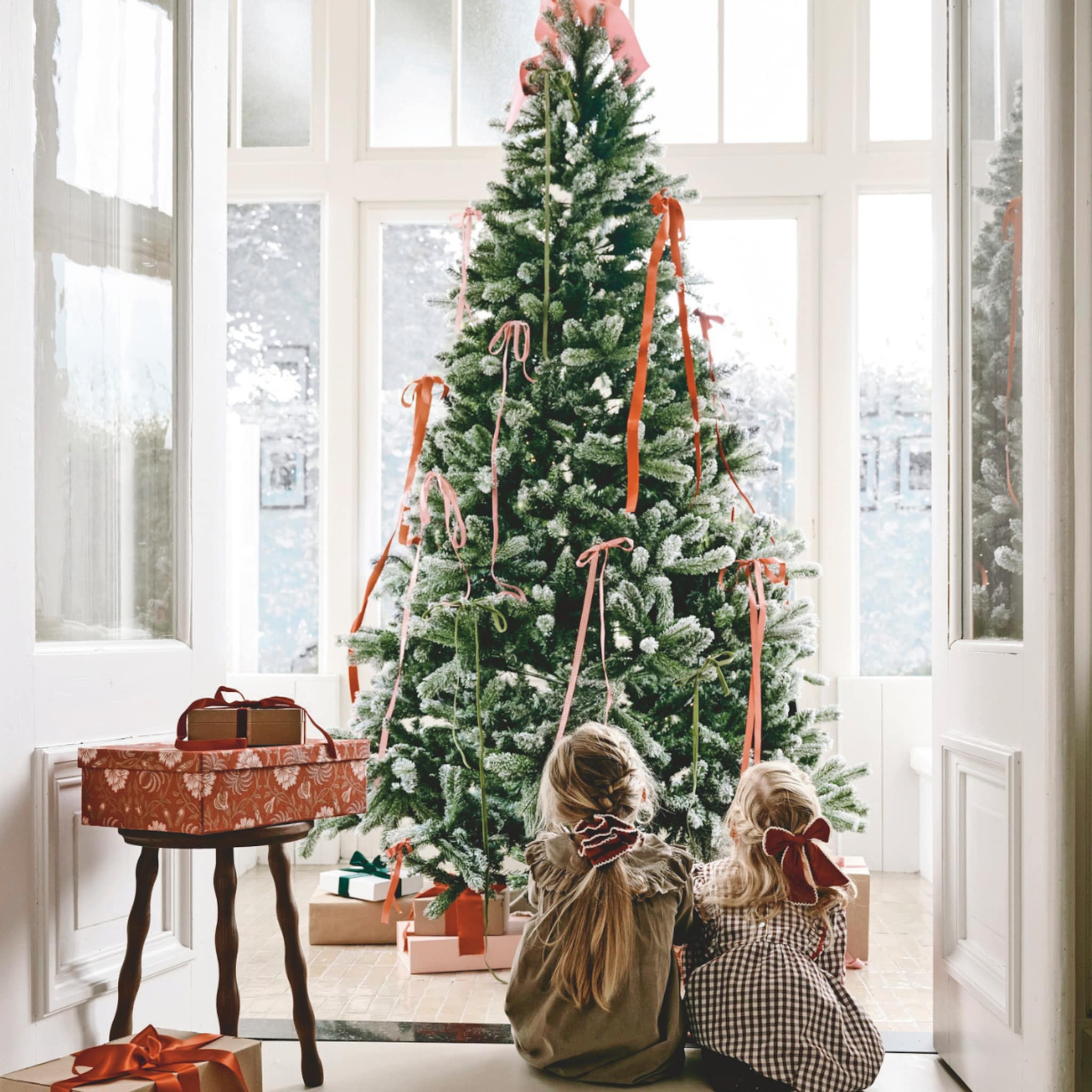 voller uitziende kunstkerstboom met deze tips