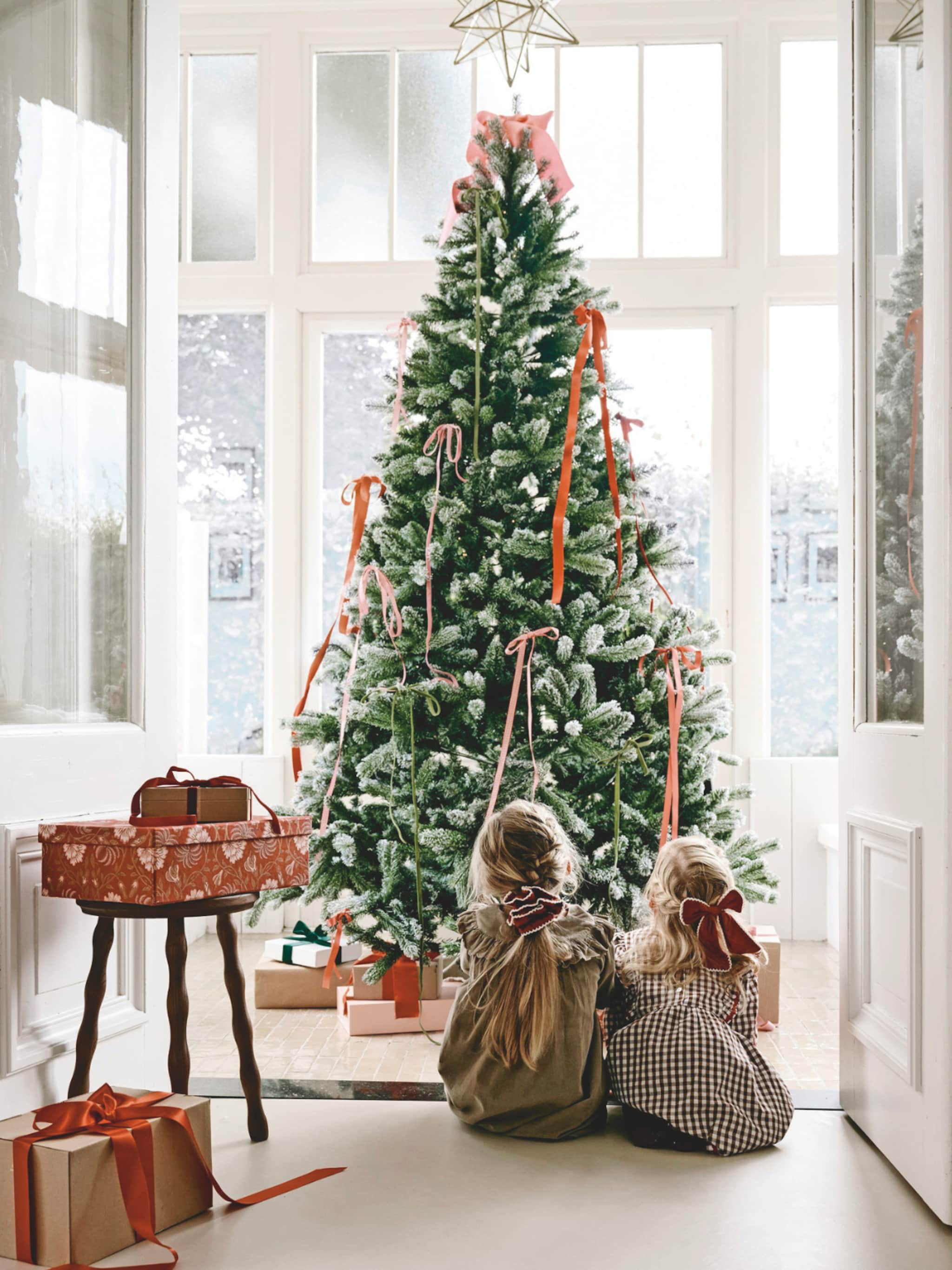 voller uitziende kunstkerstboom met deze tips