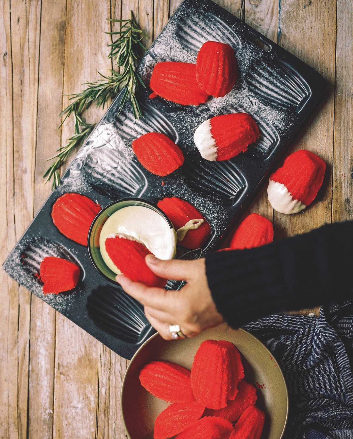 Madeleine met witte chocola vtwonen kerstspecial 2025 | recepten The Holy Kauw | fotografie Hanke Arkenbout