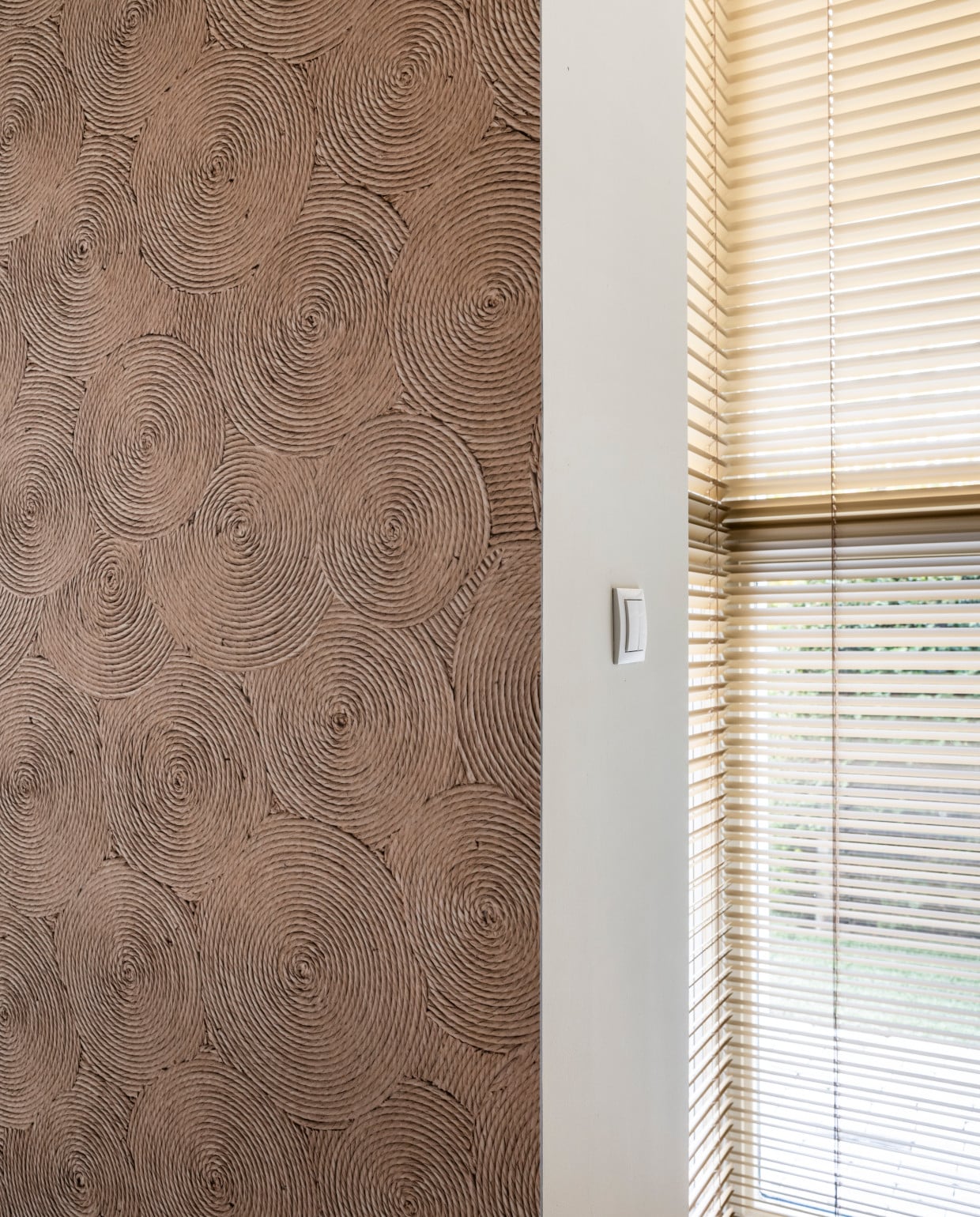 Het Raffa Solenza-wandpaneel van Benacci, geïnspireerd op rotan.