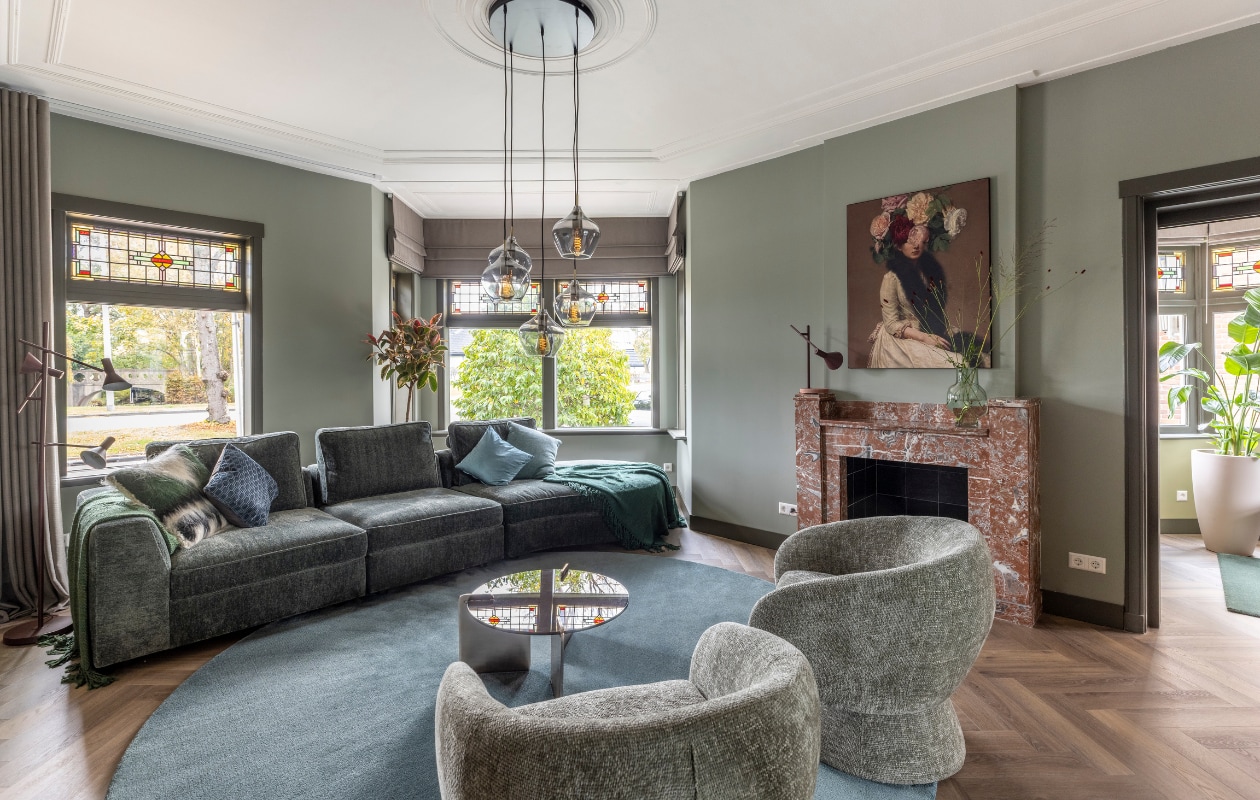 Vloerkleed in kleur 2606-360, 300 cm (Ø) Van Besouw. vtwonen Weer verliefd op je huis aflevering 8 seizoen 23 2025 | styling Frans Uyterlinde | fotografie Margriet Hoekstra