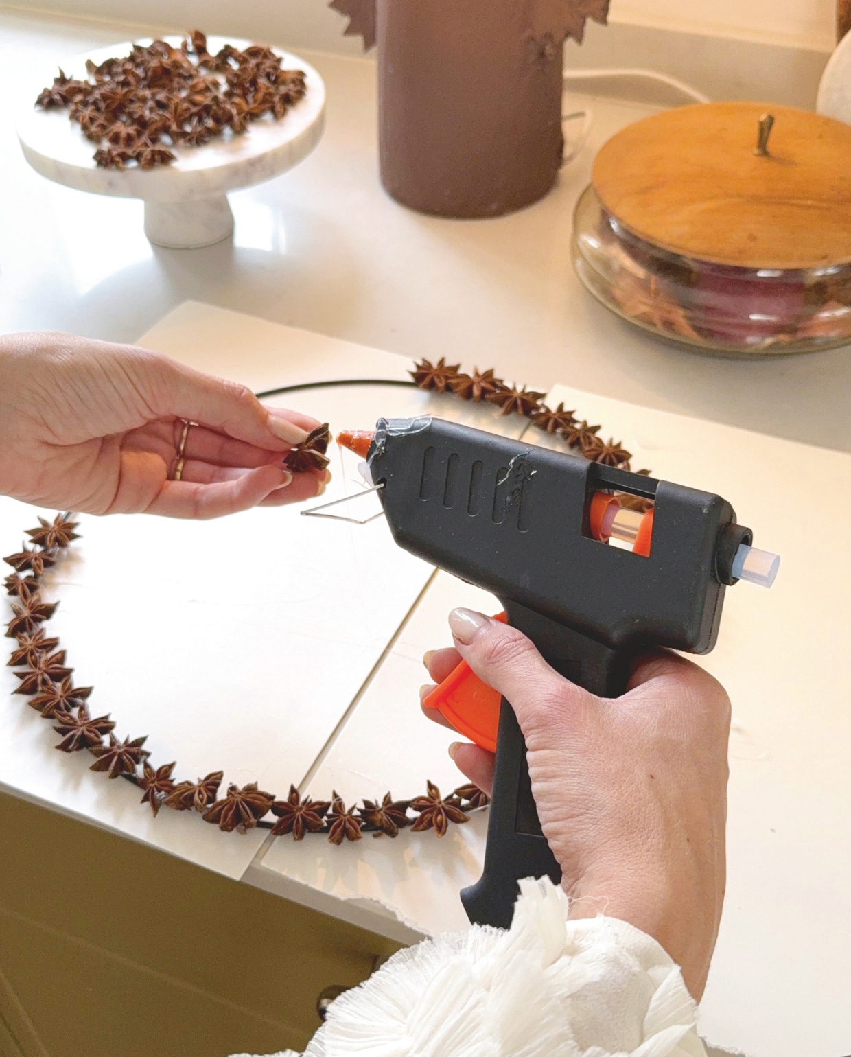 Kerstkrans van steranijs vtwonen kerstspecial 2025 | fotografie Valerie Paas