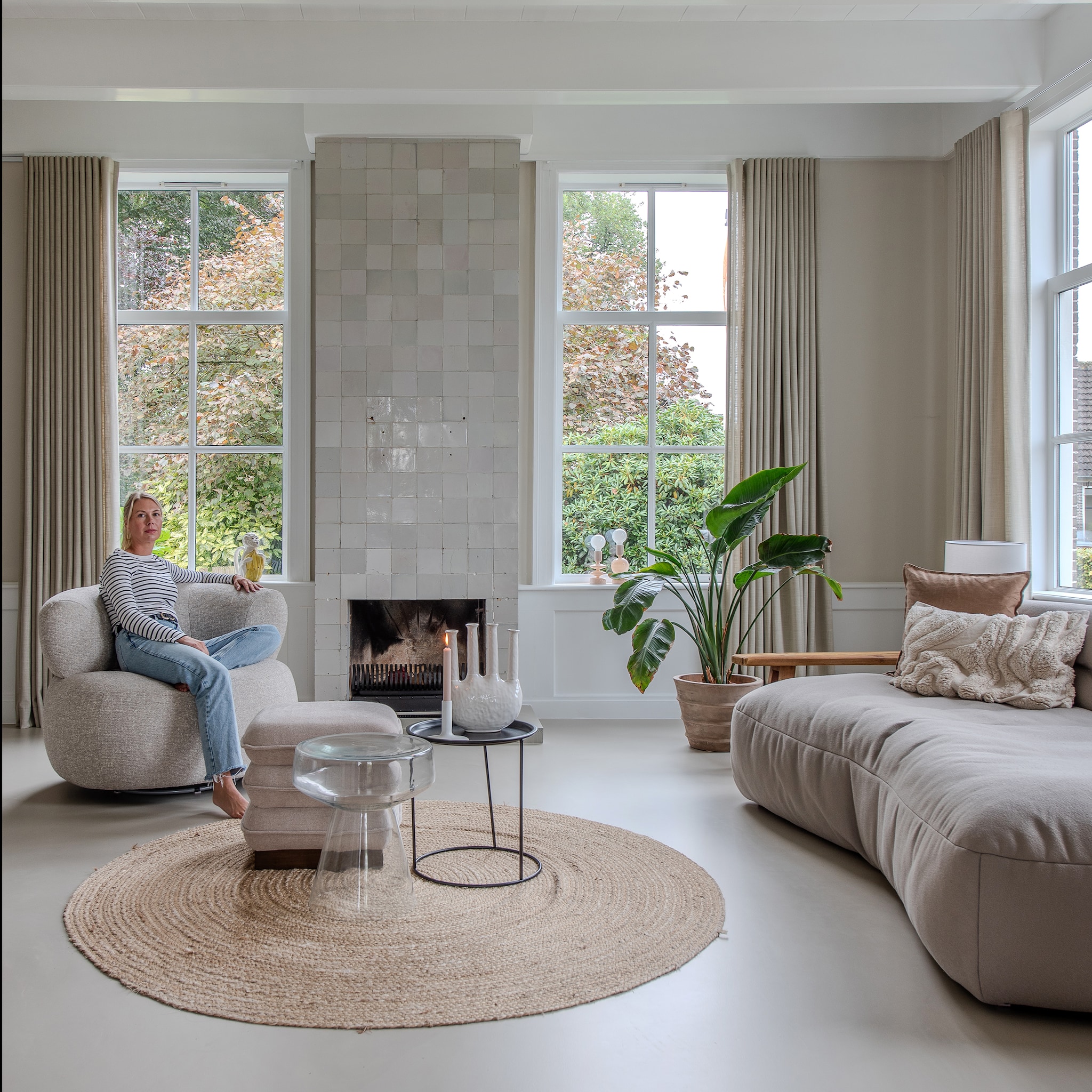 binnenkijken in een oude beige boerderij