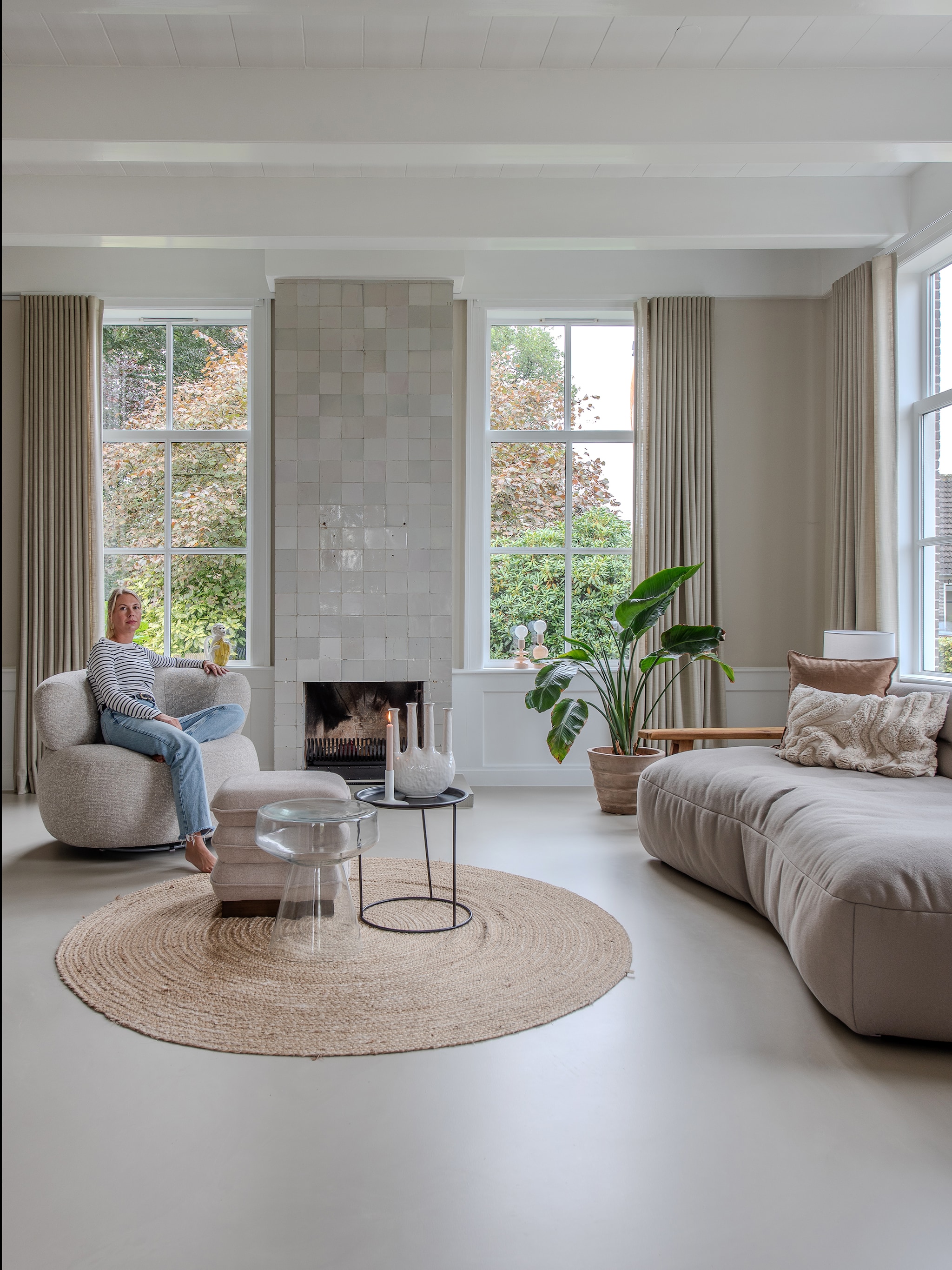 binnenkijken in een oude beige boerderij