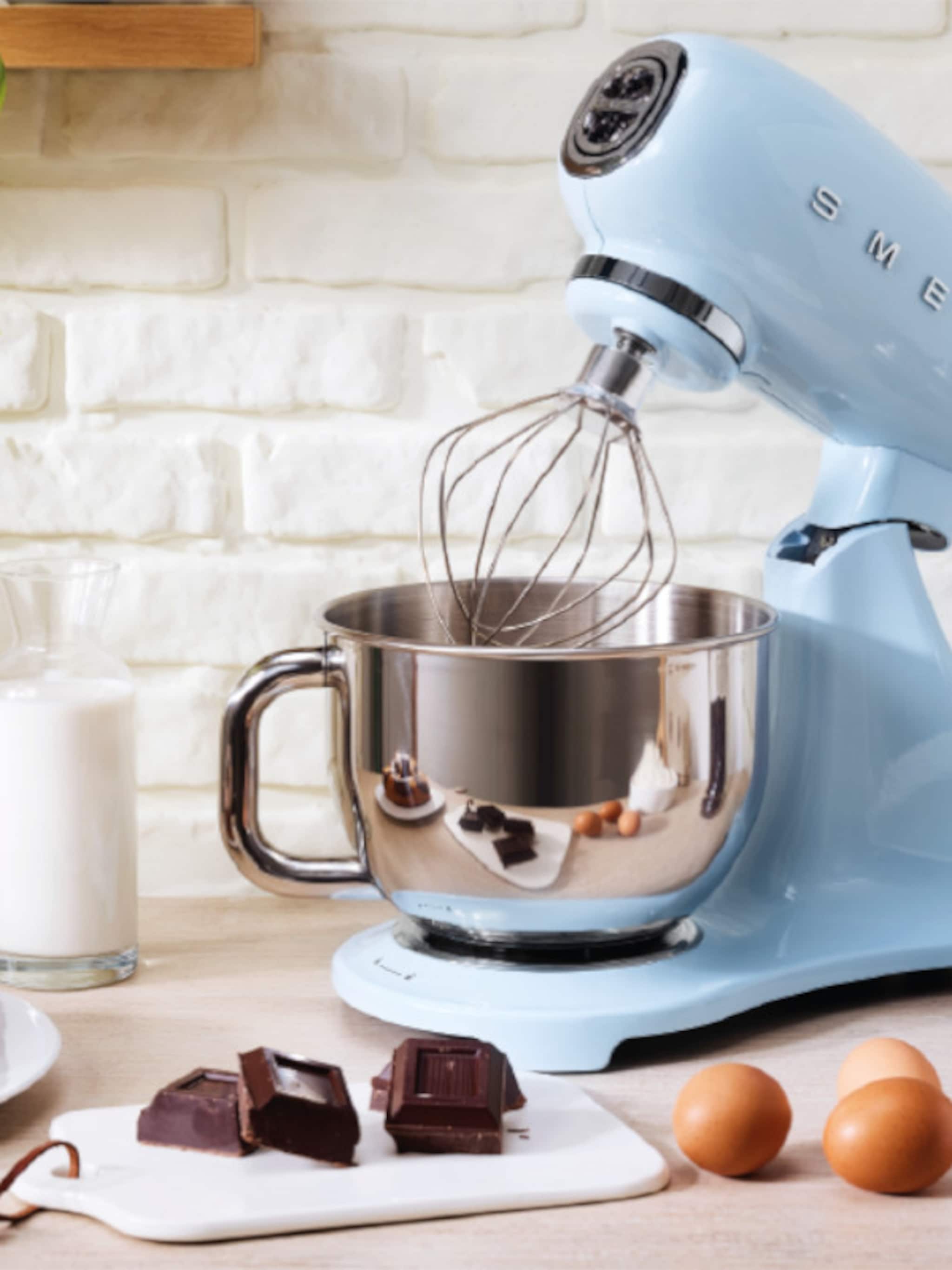 retro keukenprinses win een pastelblauwe smeg keukenmachine