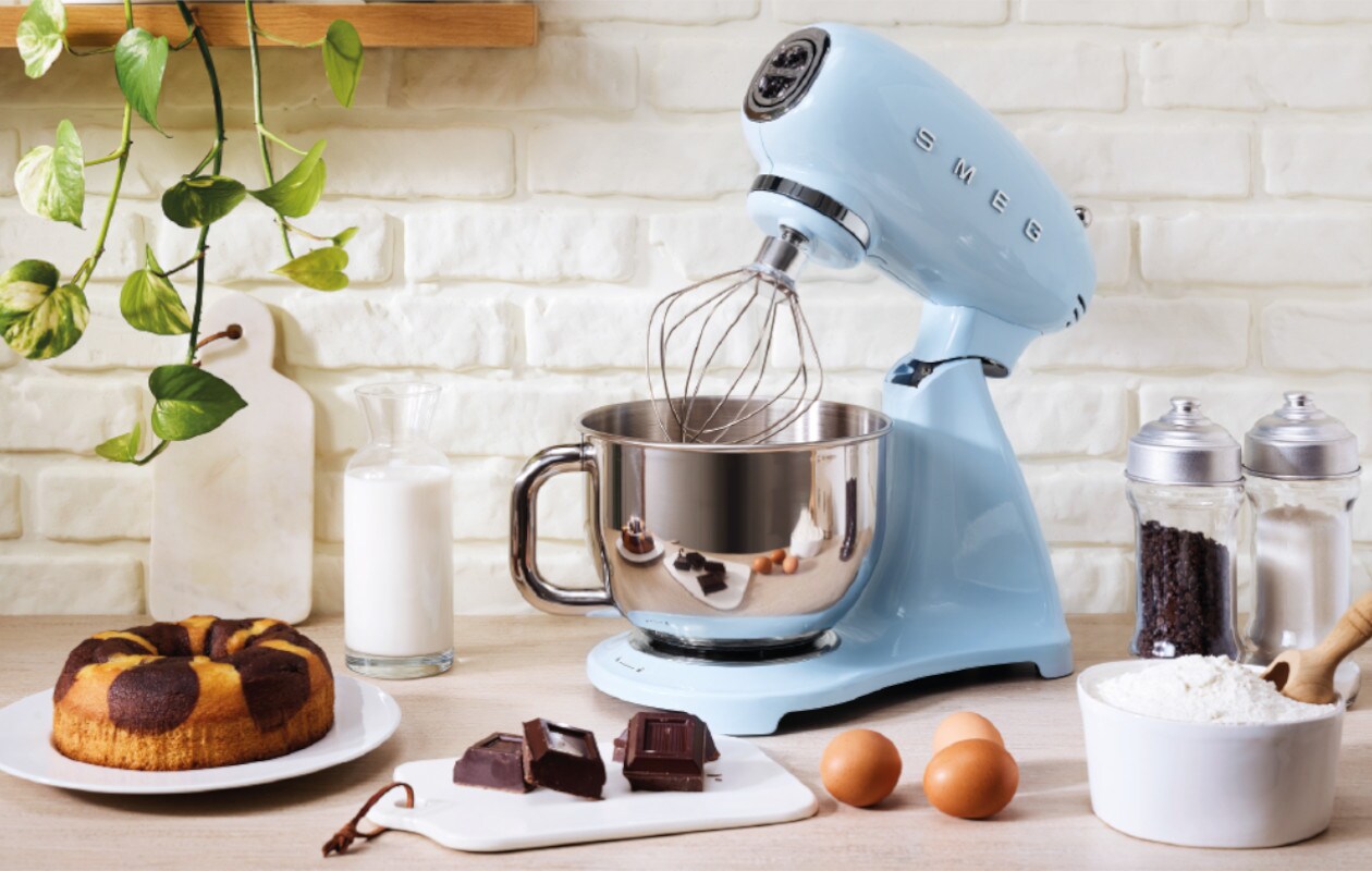 retro keukenprinses win een pastelblauwe smeg keukenmachine