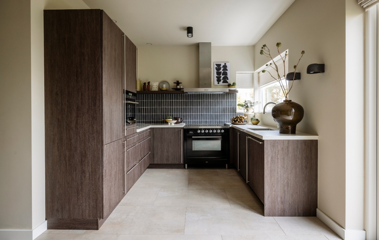 vtwonen Weer verliefd op je huis aflevering 9 seizoen 23 2025, stylist Liza in Apeldoorn, keuken vtwonen Weer verliefd op je huis aflevering 9 seizoen 23 2025 | styling Liza Wassenaar | fotografie Sonja Velda