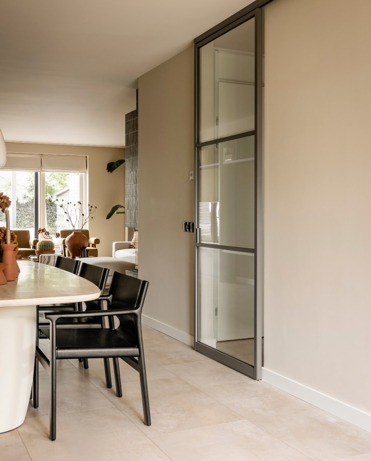 vtwonen Weer verliefd op je huis aflevering 9 seizoen 23 2025, stylist Liza in Apeldoorn, eethoek vtwonen Weer verliefd op je huis aflevering 9 seizoen 23 2025 | styling Liza Wassenaar | fotografie Sonja Velda