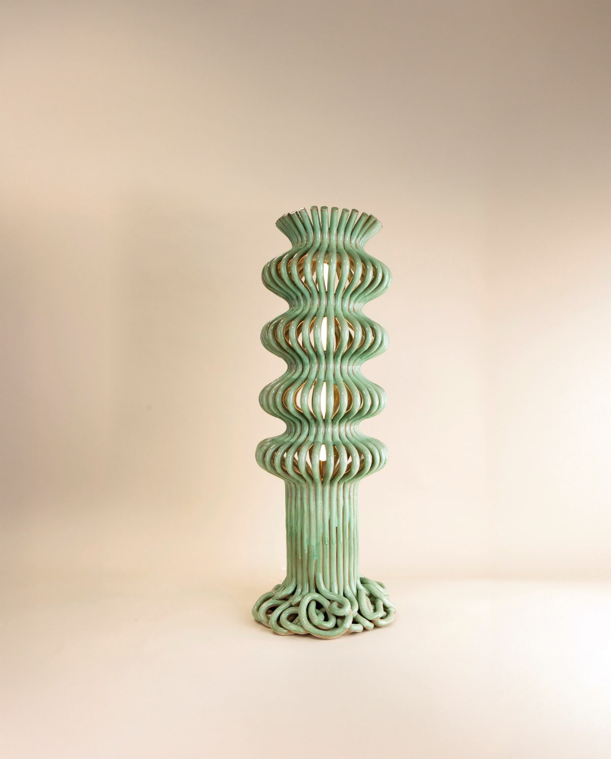 The Flutter Table Lamp #2 Stijlvol wonen 9-2025 | fotografie Daniel Shapiro