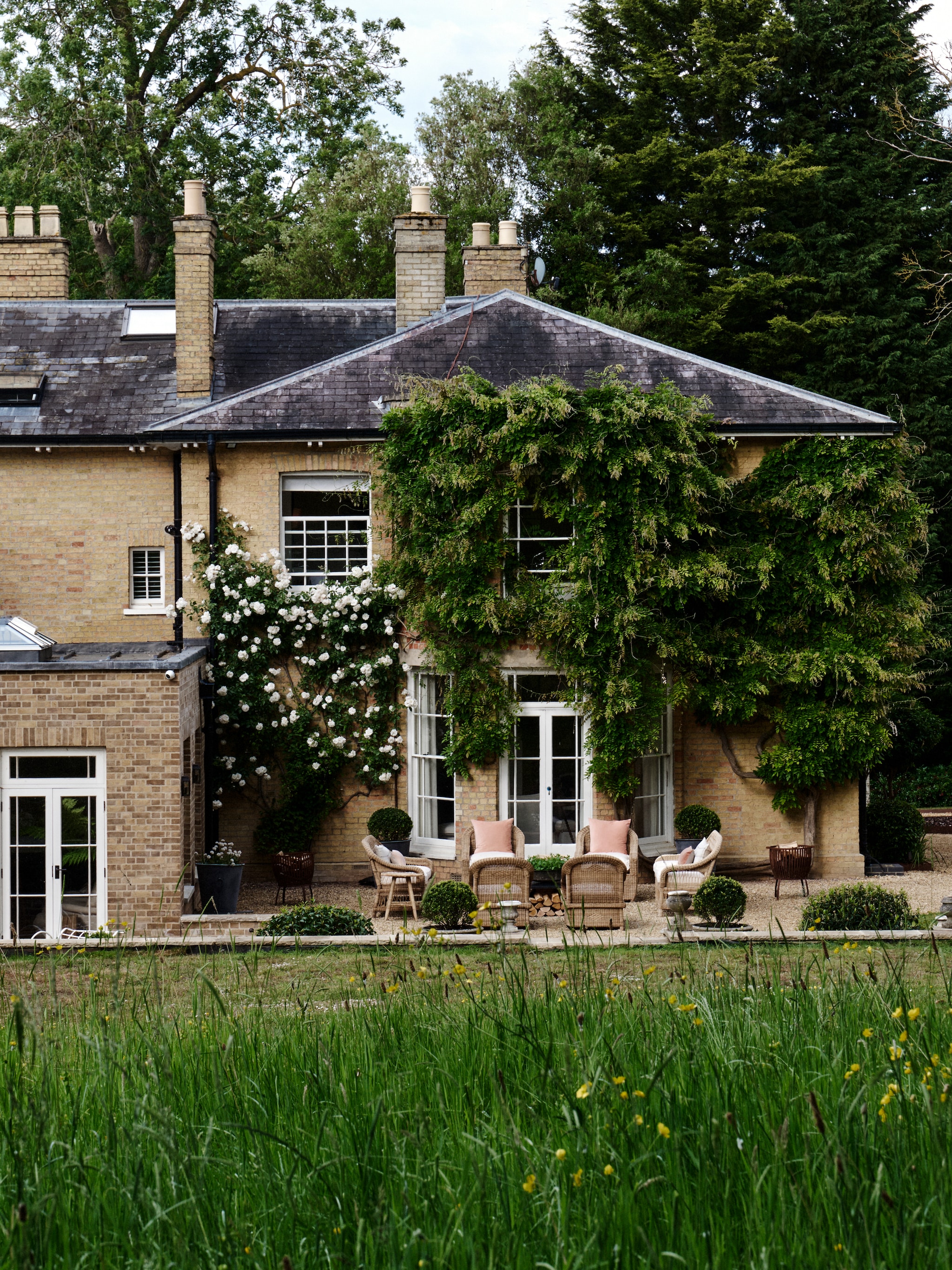 binnenkijken tijdloze charme in voormalige pastorie