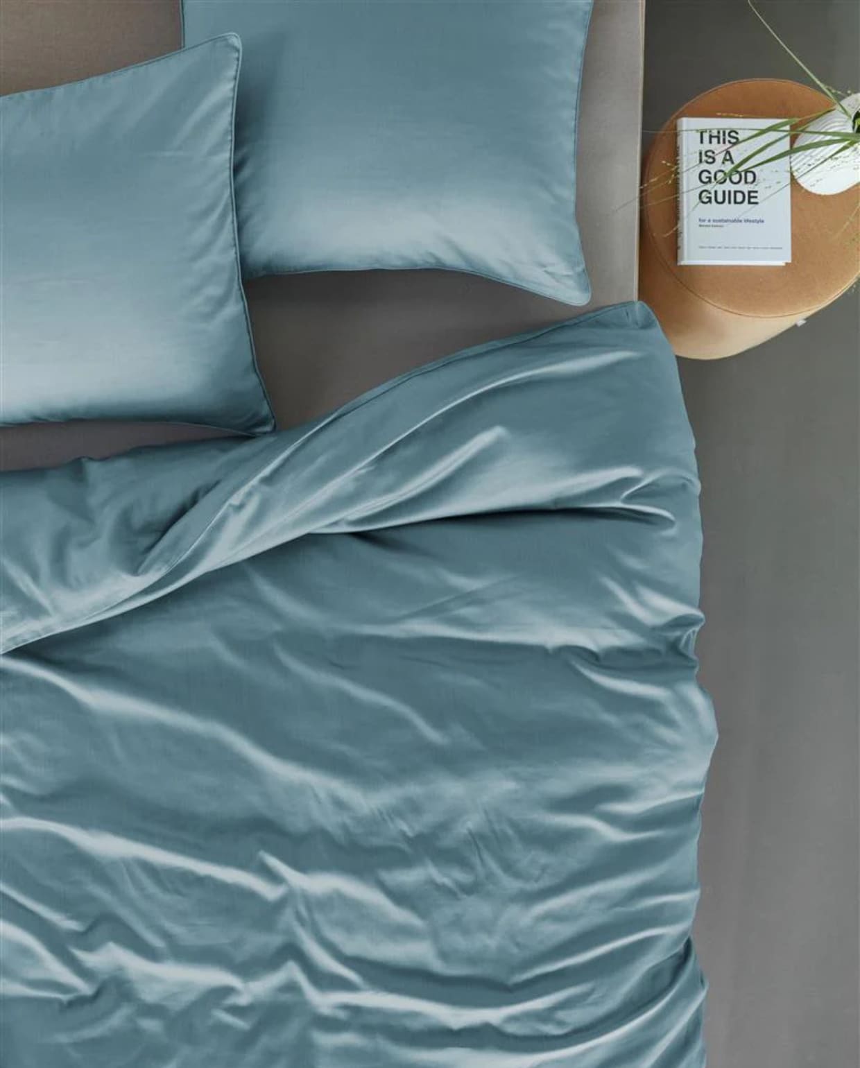 Beddinghouse dekbedovertrek change, katoensatijn, blauw/grijs, 200x200/220 cm (lxb) € 149,95 (shop.vtwonen.nl). Beddinghouse