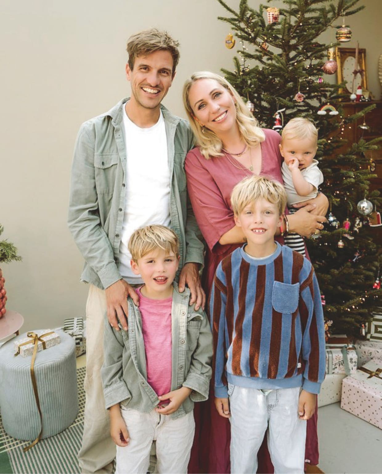 Voor Sybren, Saskia en hun drie kinderen is kerst het feest van het jaar. vtwonen 11-2025 | styling Sanne Ketelaar | fotografie Stories By Chriske