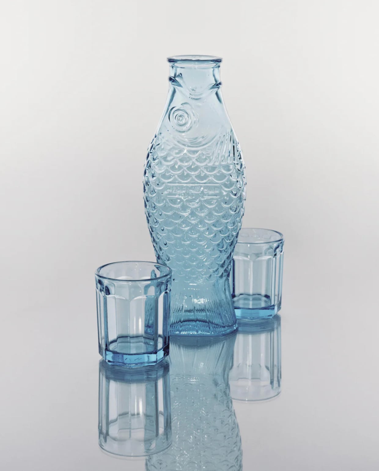 Set karaf met 2 glazen M blauw Fish & Fish Serax