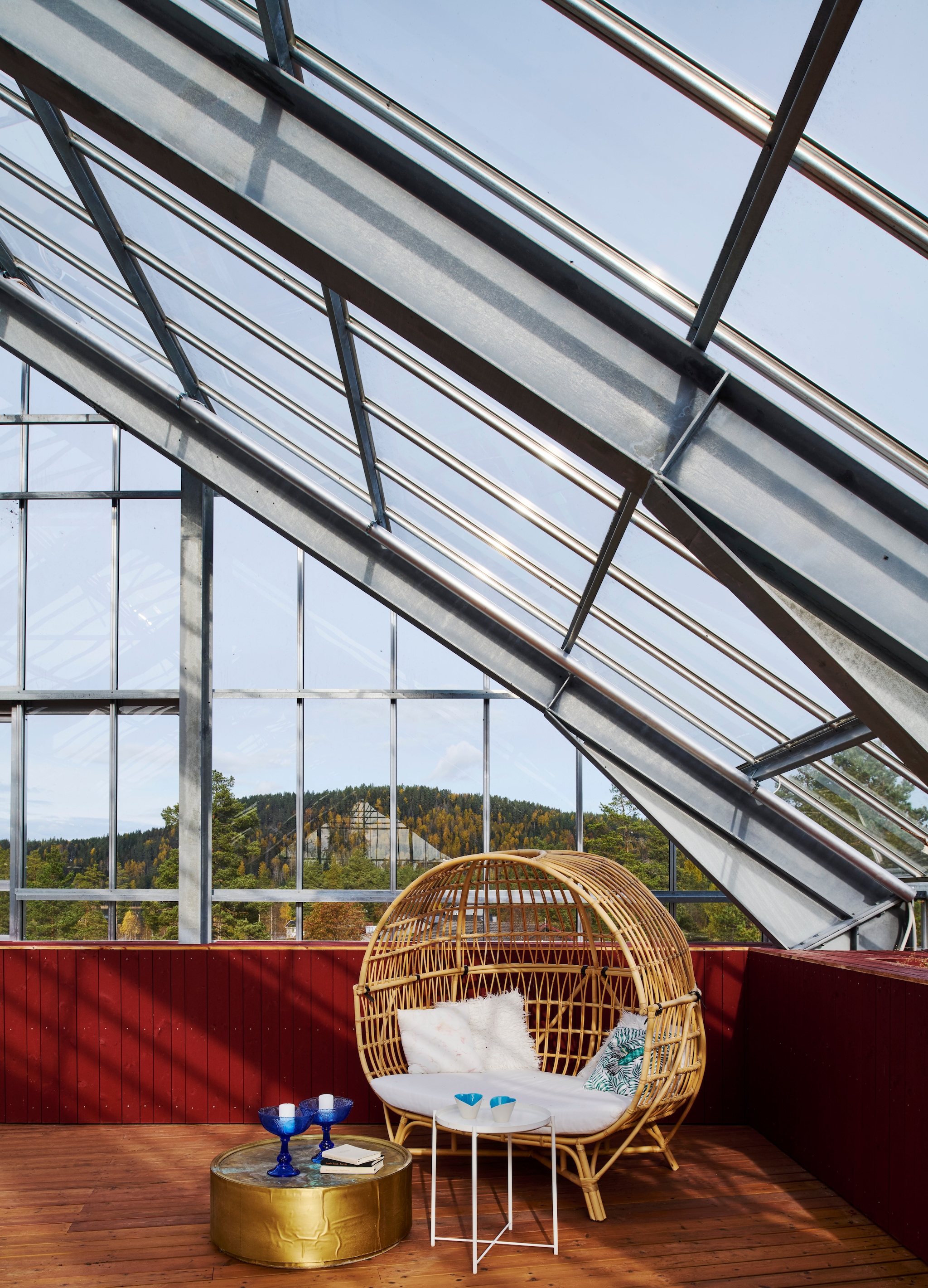 binnenkijken een woning in een kas