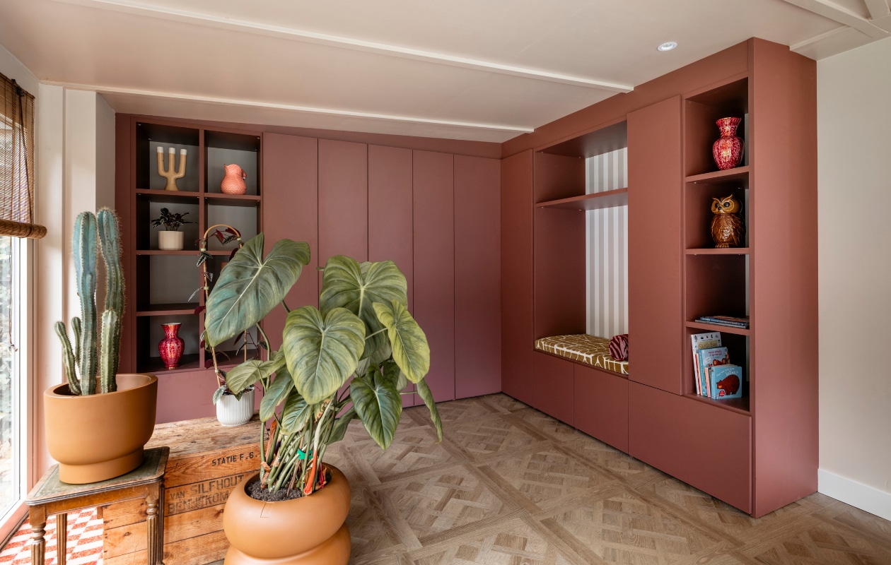 vtwonen Weer verliefd op je huis aflevering 11 seizoen 23 2025, stylist Marlies in Den Dungen, serre vtwonen Weer verliefd op je huis aflevering 11 seizoen 23 2025 | styling Marlies Does | fotografie Margriet Hoekstra