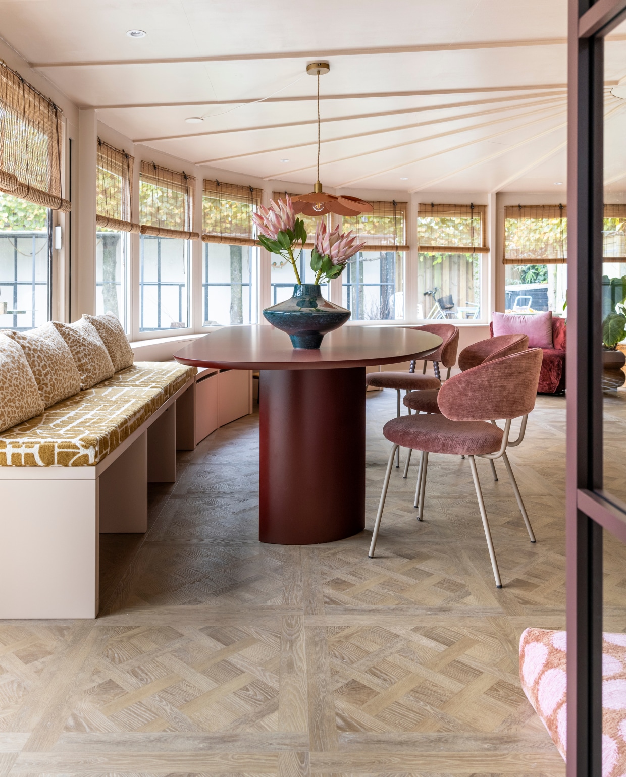 vtwonen Weer verliefd op je huis aflevering 11 seizoen 23 2025, stylist Marlies in Den Dungen, serre vtwonen Weer verliefd op je huis aflevering 11 seizoen 23 2025 | styling Marlies Does | fotografie Margriet Hoekstra