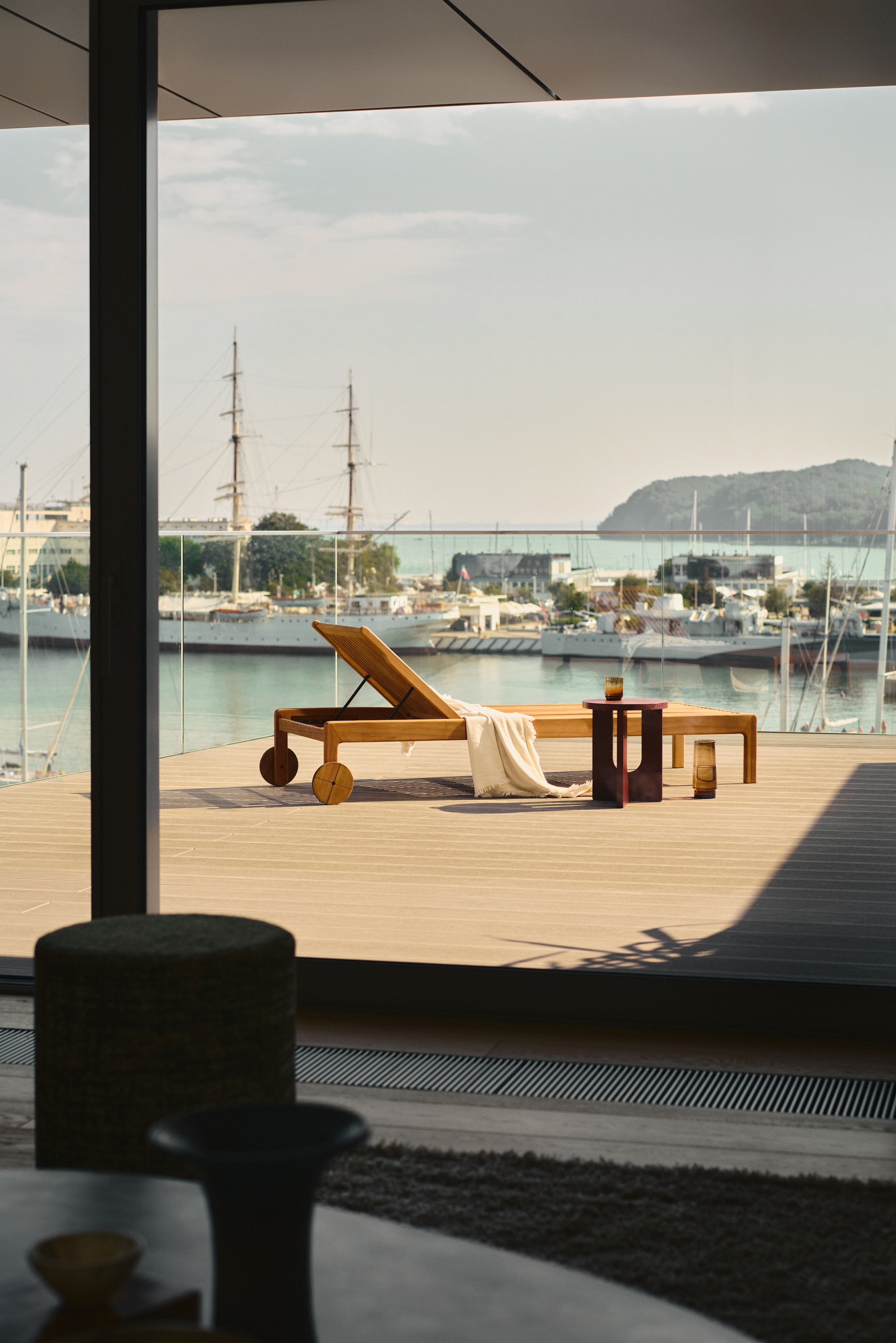 Ligstoel Zara. vtwonen Design 02-2026 | fotografie Tomo Yarmush | productie Living Inside