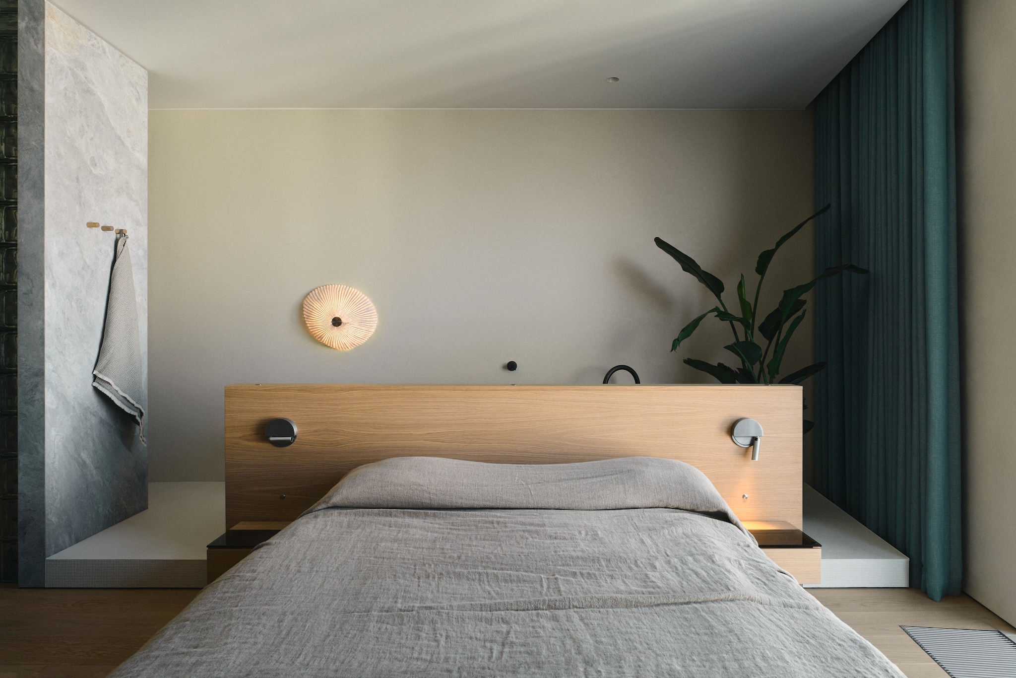 Bed maatwerk. Wandlamp Arturo Alvarez. Leeslampen Marset. vtwonen Design 02-2026 | fotografie Tomo Yarmush | productie Living Inside