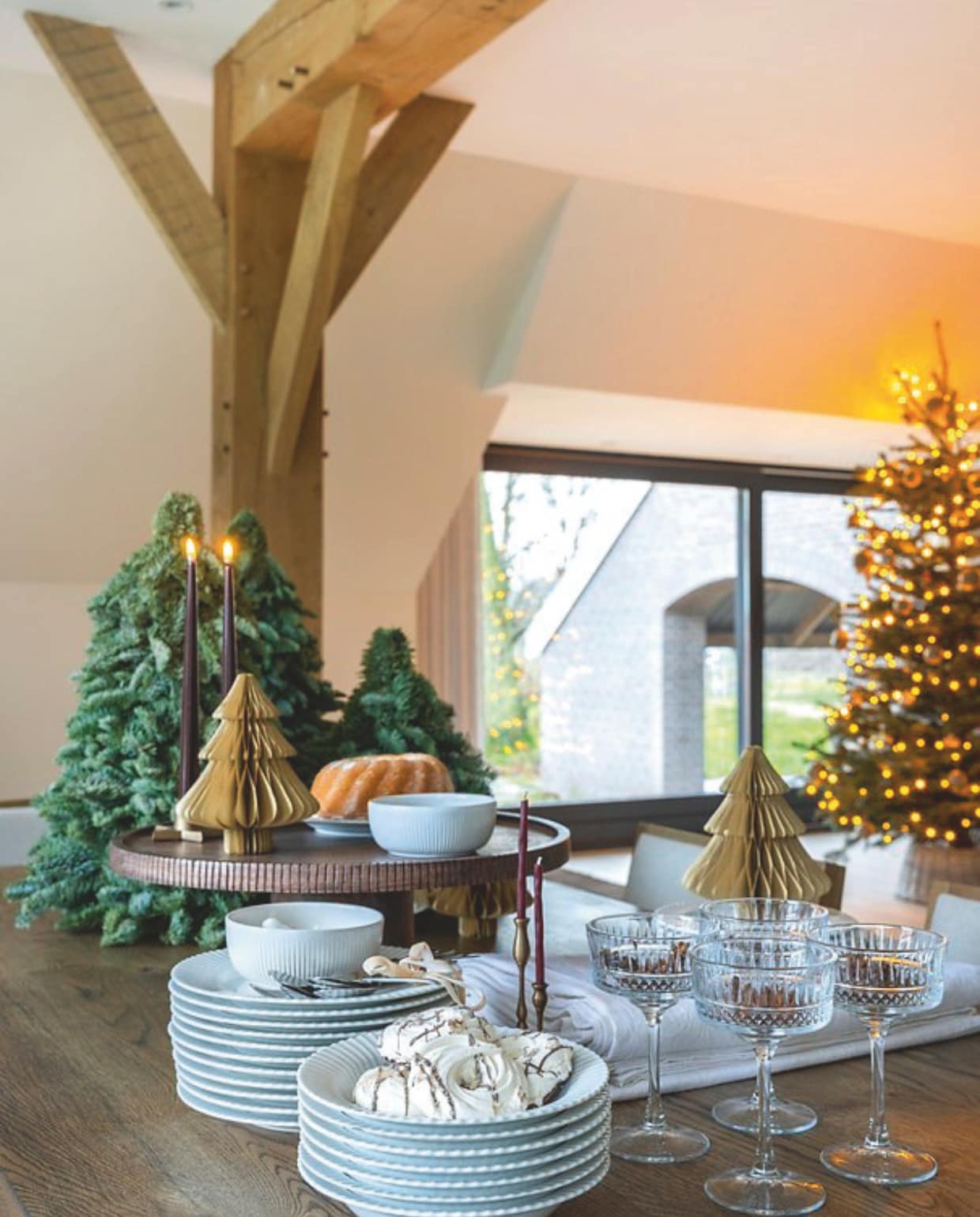 KerststerNordiska Living & Co.Servies, kerstboompjes De Ridderinkhof. vtwonen landelijk 11-2025 | fotografie Anneke Gambon