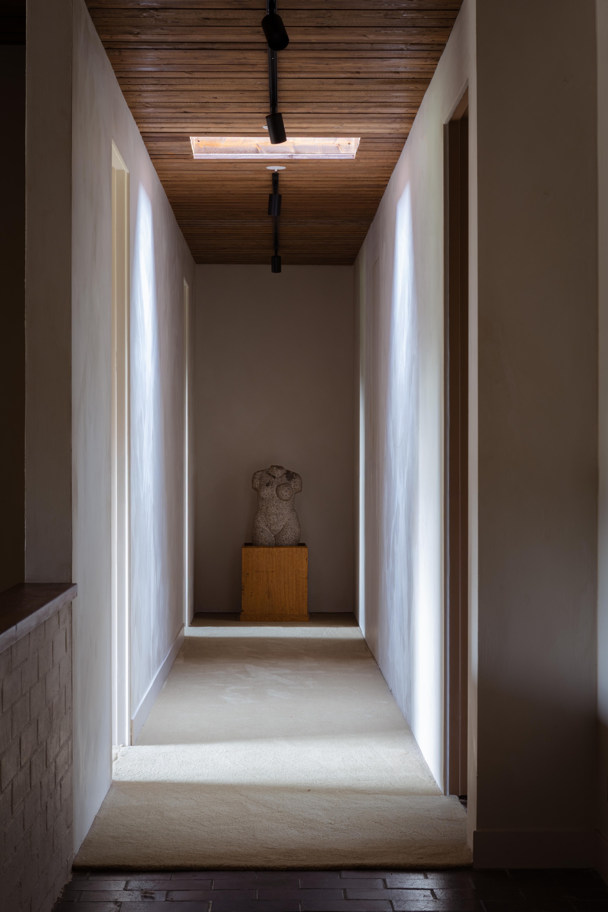 Deense sculptuur vintage. Soortgelijk sulptuur Jordaens. vtwonen Design 03-2026 | fotografie Monica Spezia | productie Living Inside