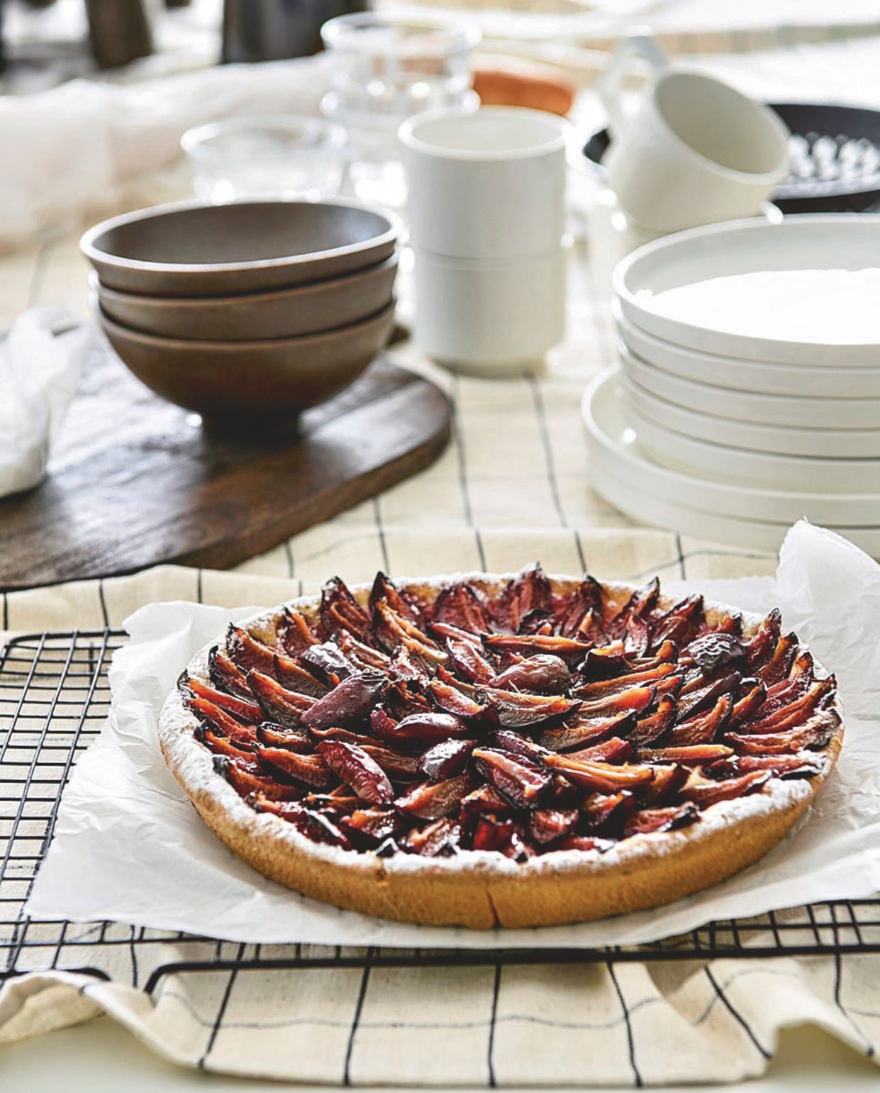 Servies Zangra. vtwonen 12-2025 | styling Marit Saladini | fotografie Louis Lemaire