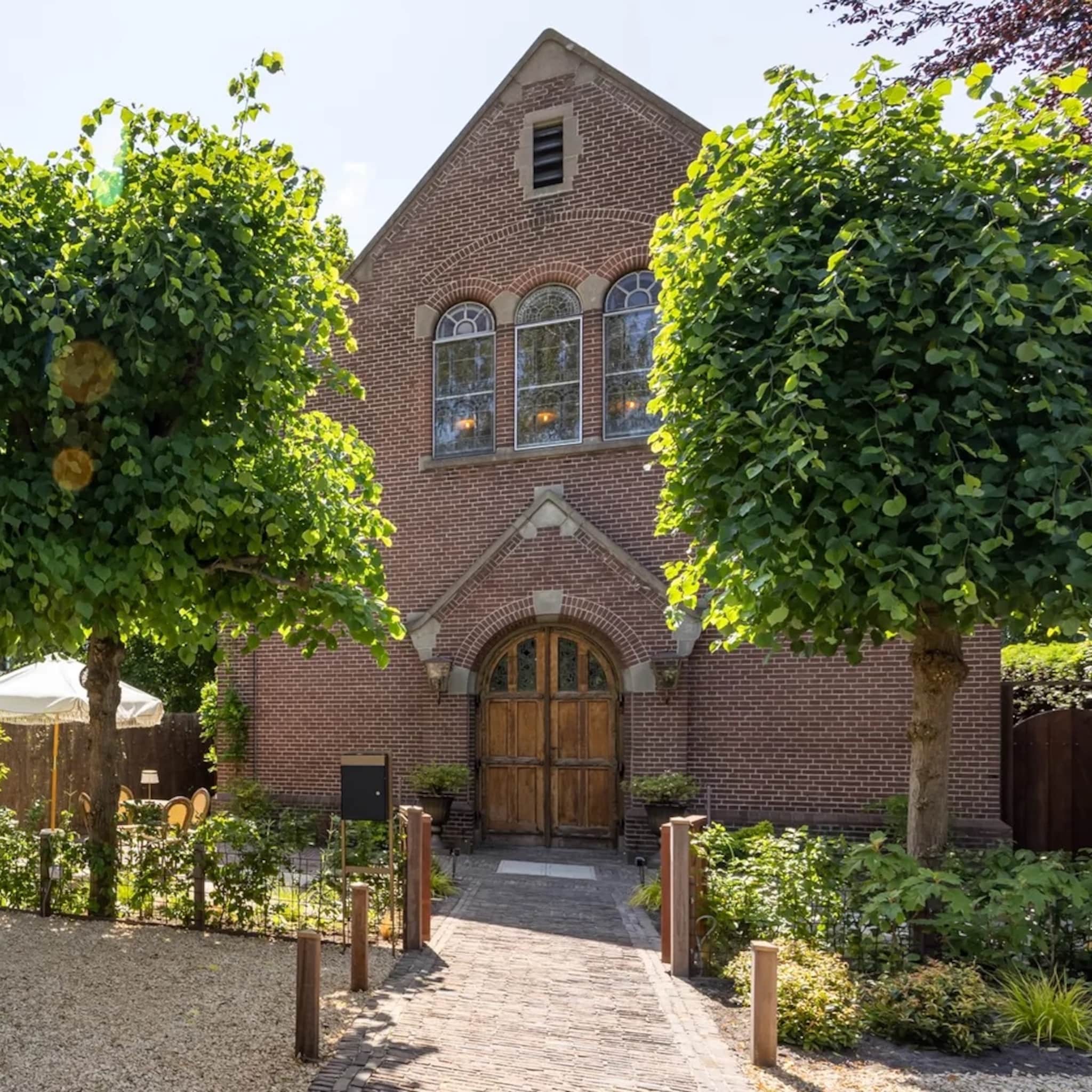 hemels wit interieur voormalige kerk