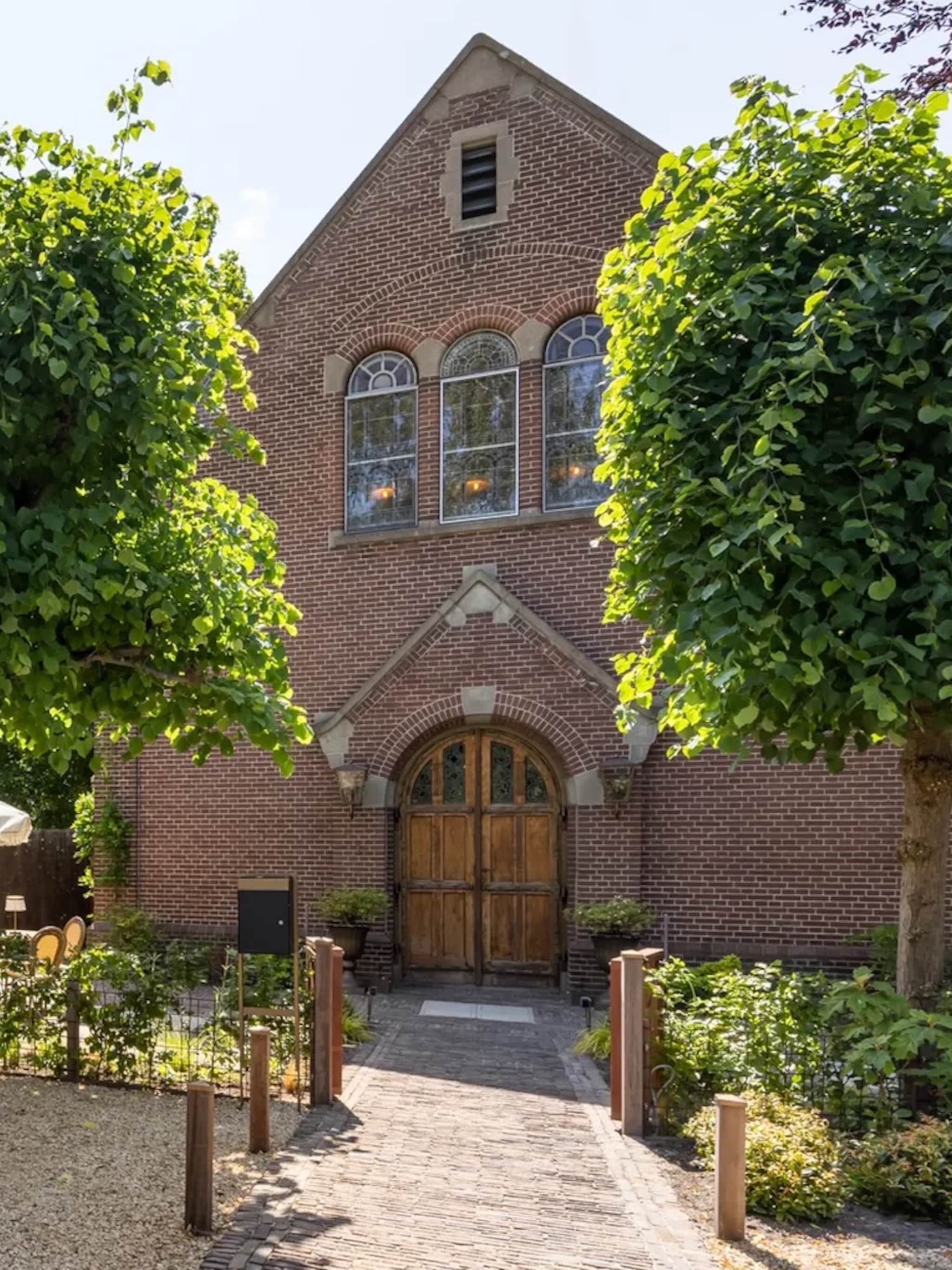 hemels wit interieur voormalige kerk