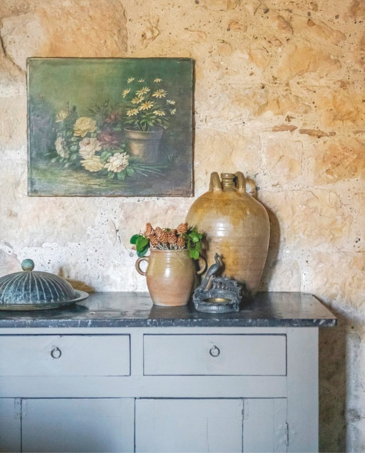 Allemaal vintage. vtwonen Landelijk 12-2025 | styling Amandine Berthon | fotografie Julien Fernandez