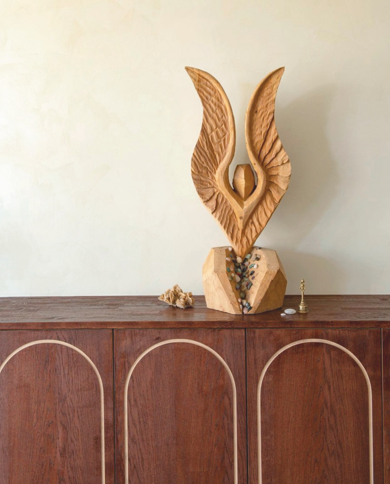 Dressoir Bjorn Maakt Het. Beeld kringloop. vtwonen 12-2025 | styling Annemieke Paarlberg | fotografie Caroline Coehorst | tekst Ina Babbé