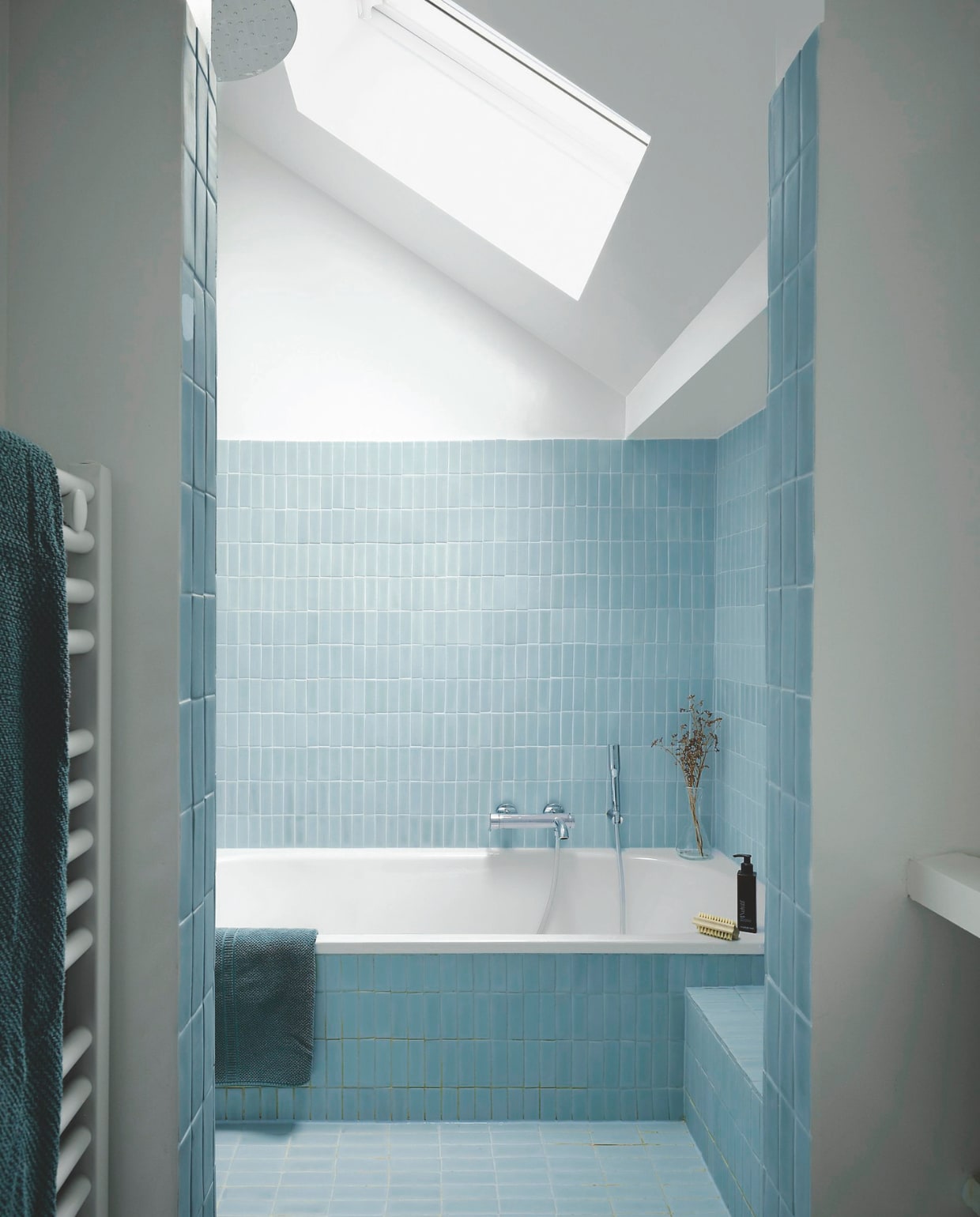 Soortgelijke tegels Tegelsdepot. Kleed uit Iran. vtwonen 01-2026 | fotografie Mr. Frank | tekst Britte Kramer