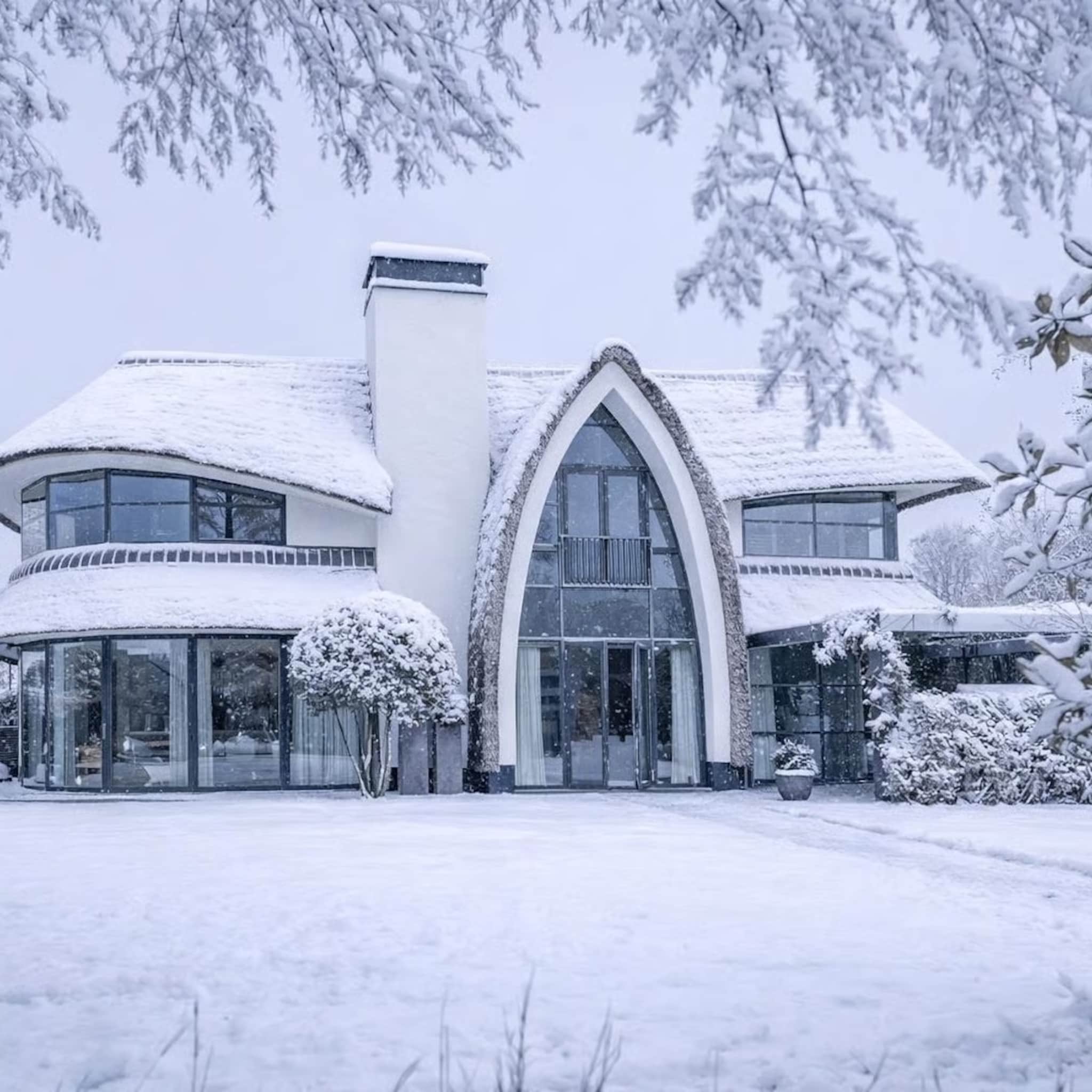 villa aan water modern sprookje