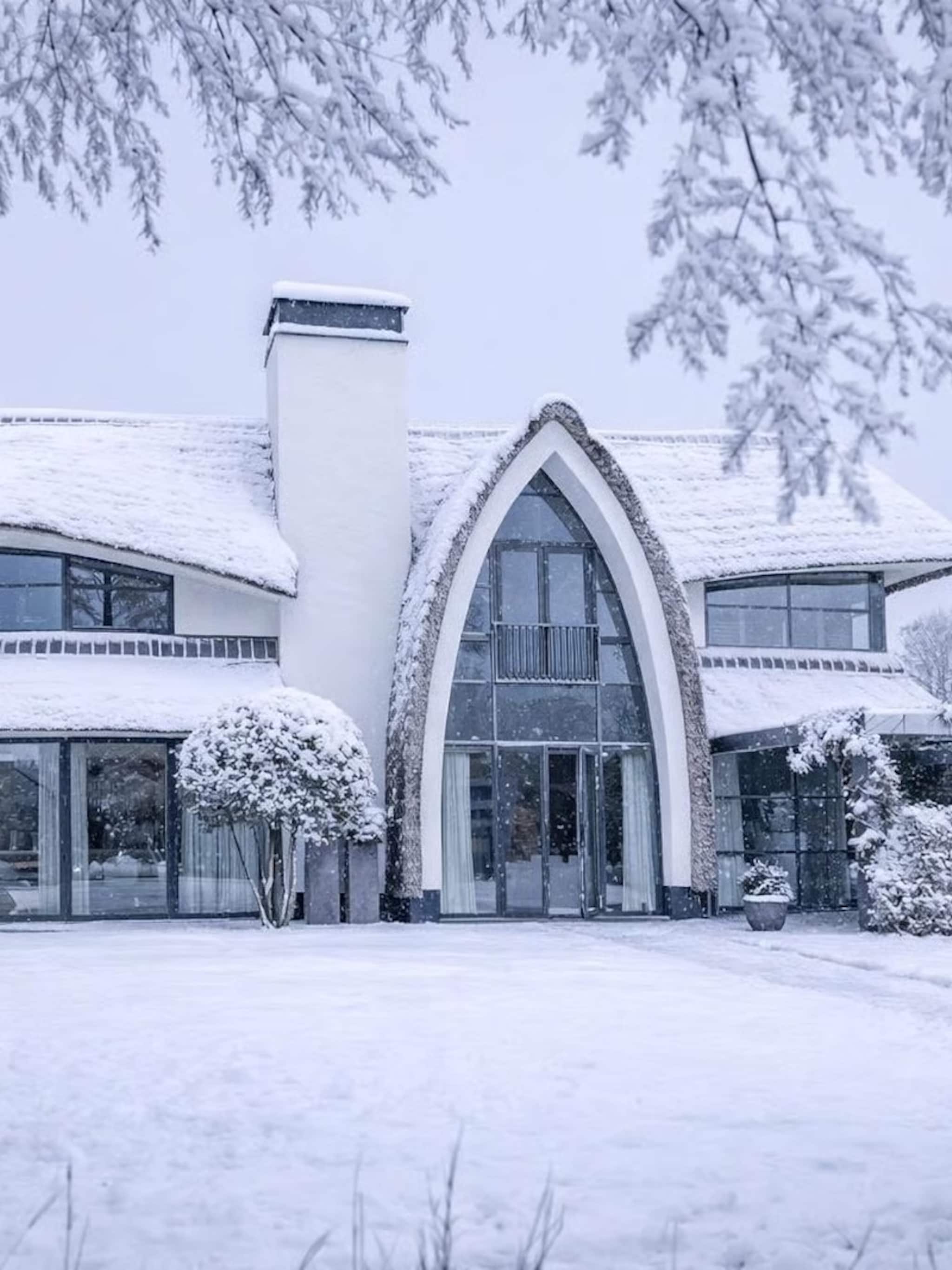 villa aan water modern sprookje