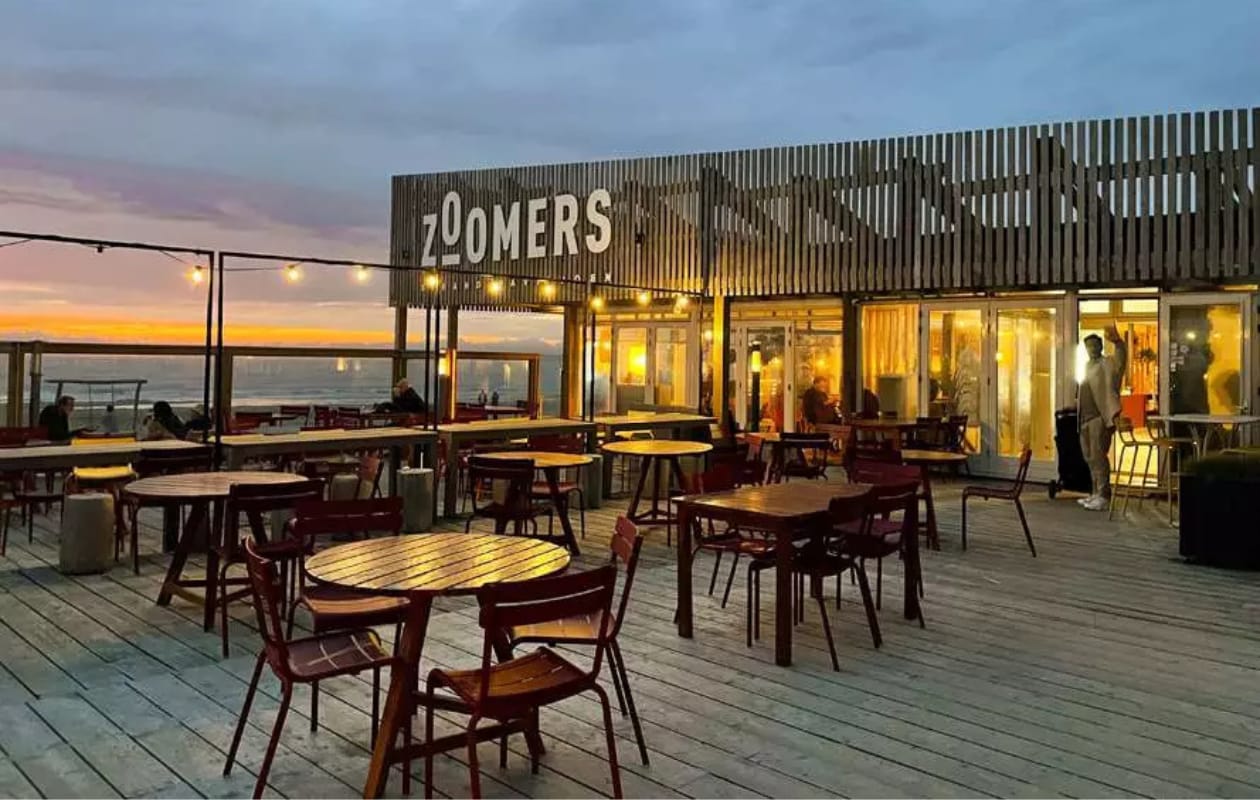 Auteursrecht: travelrumors.com. Strandpaviljoen Zoomers, Castricum. Travelrumors.com