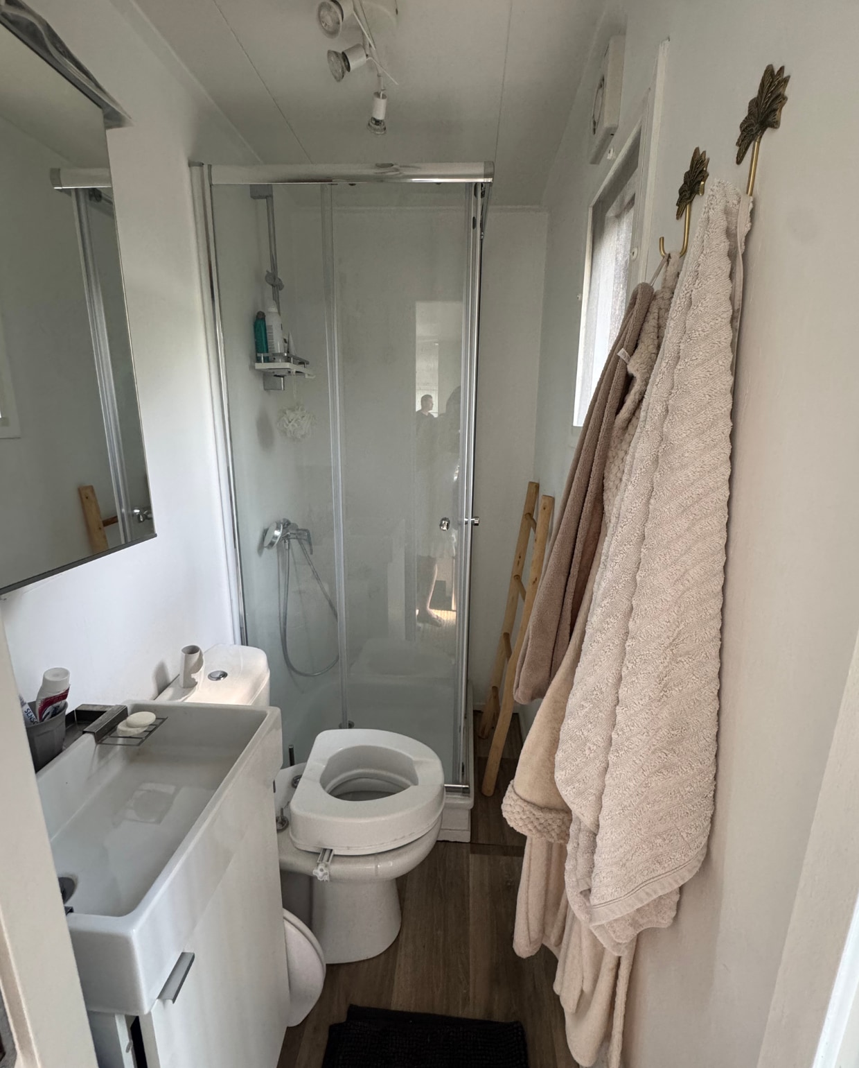 De 'before' van de badkamer.