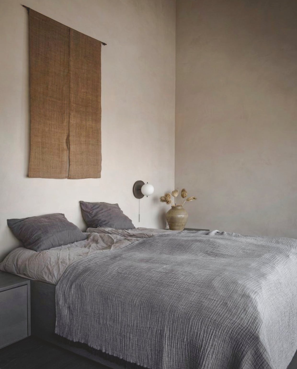 vtwonen Landelijk 02-2026 | fotografie Norm Architects, Soft Minimal, gestalten 2022 | uitgever Gestalten